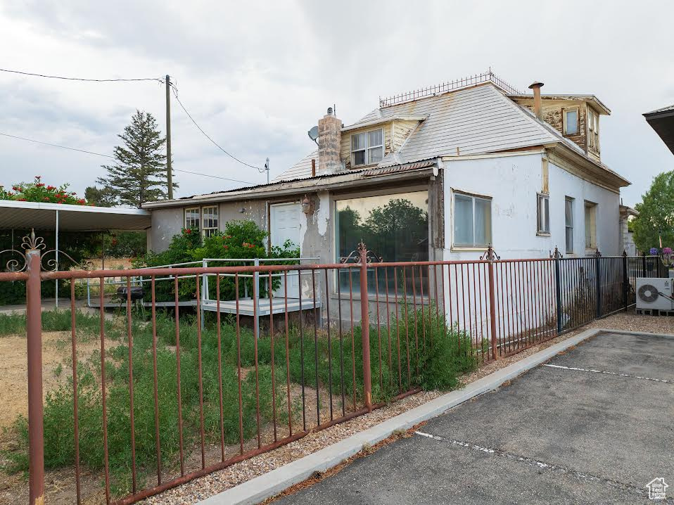 Main image without alt text