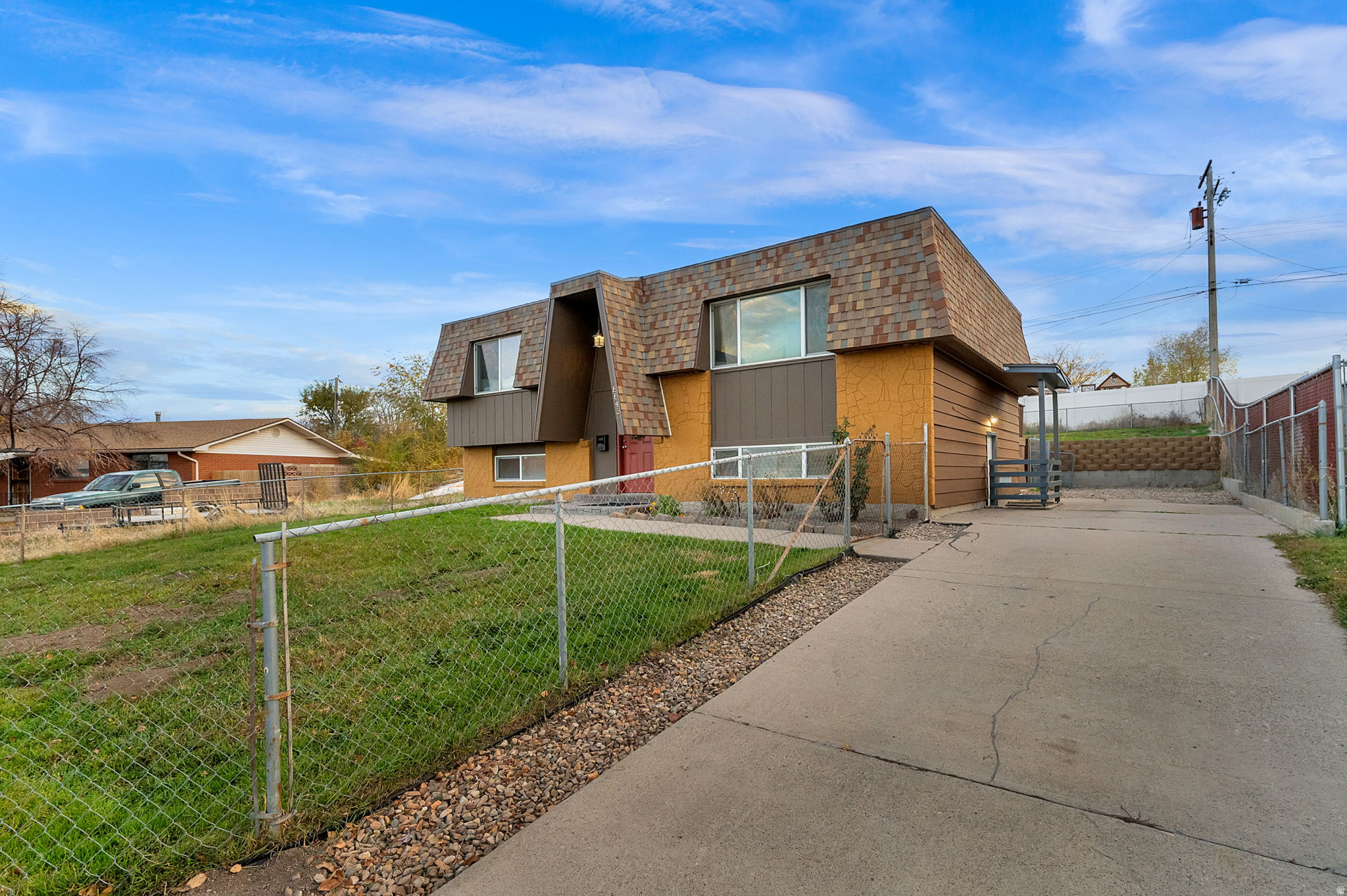 OQUIRRH HILLS - Residential