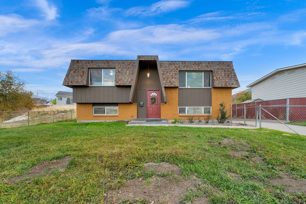 Photo of 8843 W JULIA LN S, Magna, UT 84044 (MLS # 2122923)