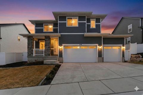 Photo of 2538 N GERANIUM DR, Saratoga Springs, UT 84045 (MLS # 2140840)