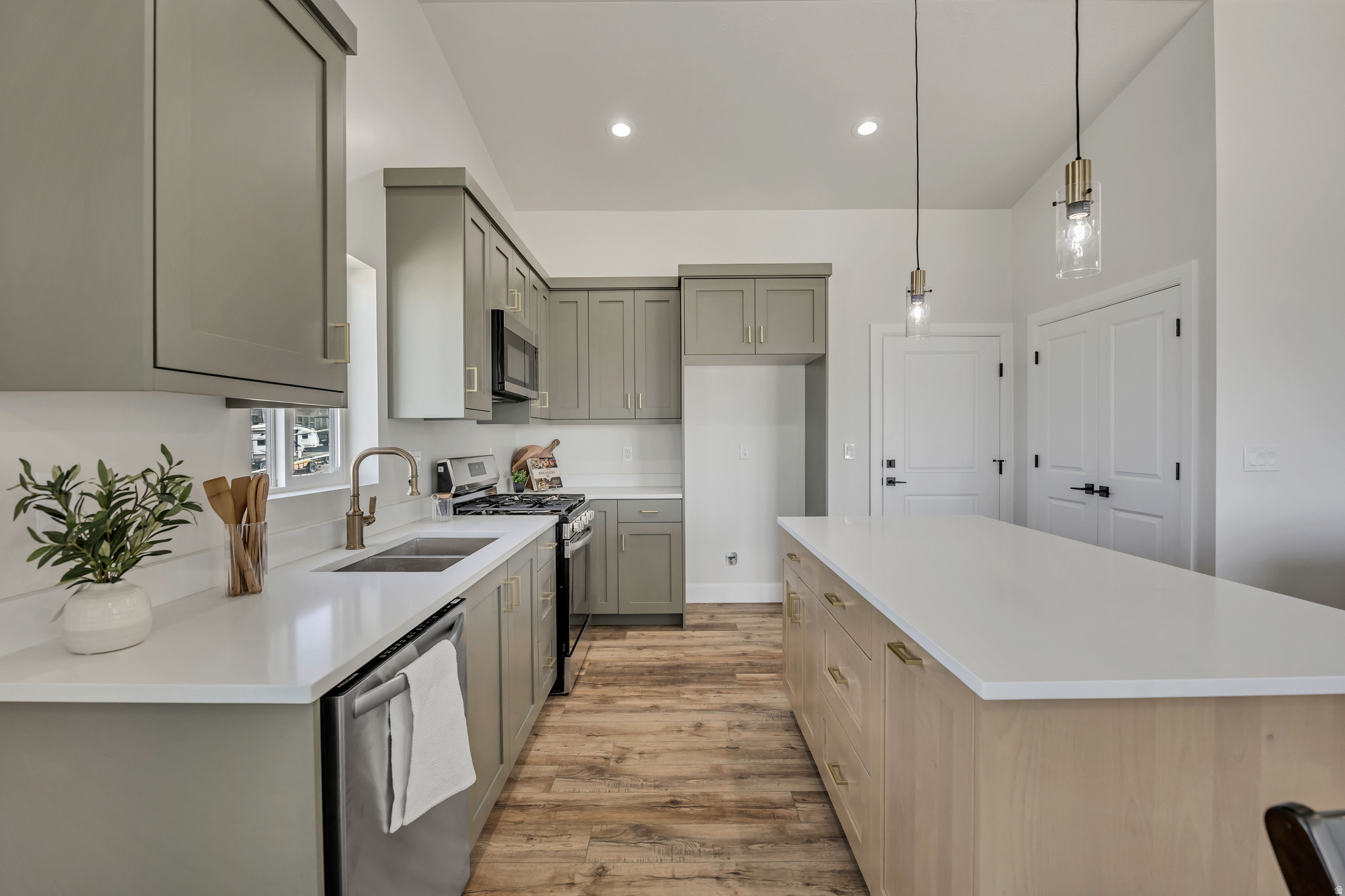 HALLS HOLLOW - Residential