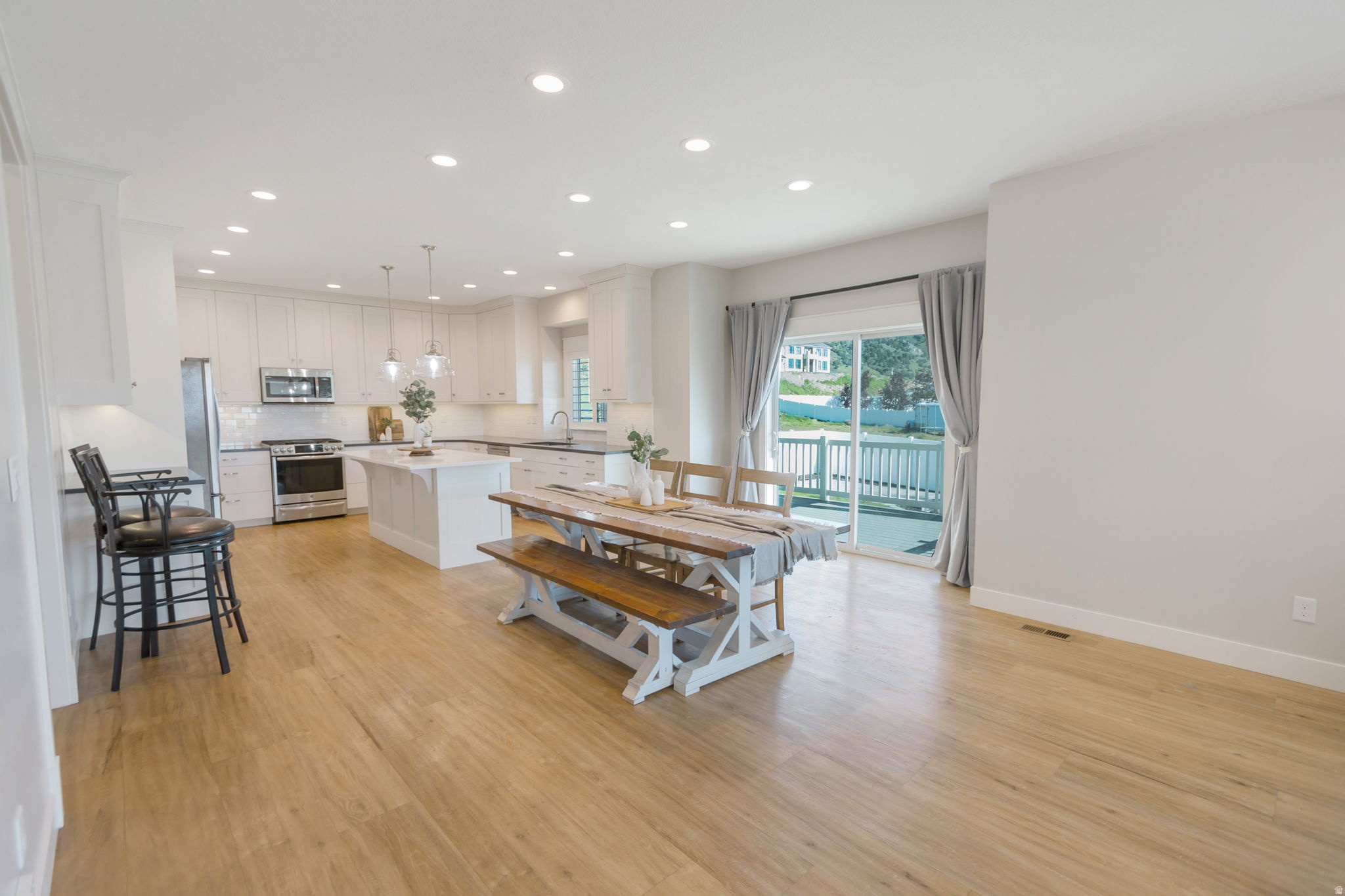 MOND-AIRE HEIGHTS SU - Residential
