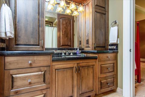 Tiny photo for 6274 S OLES LN E, Holladay, UT 84121 (MLS # 2152854)