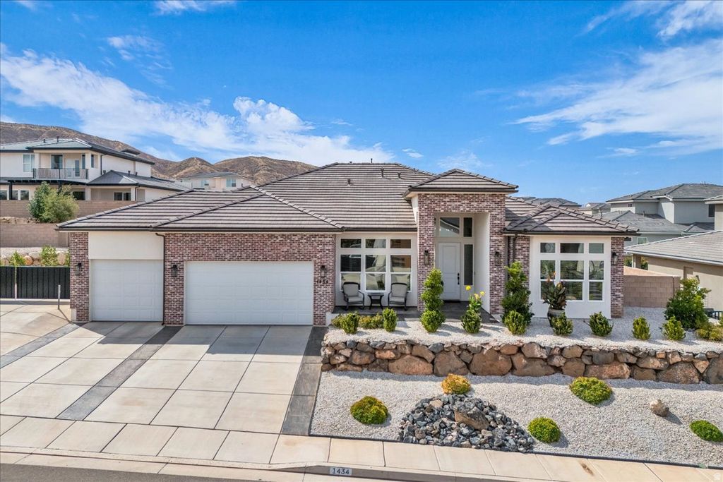 Photo of 1434 E BLACK BRUSH DR, Washington, UT 84780 (MLS # 2157136)