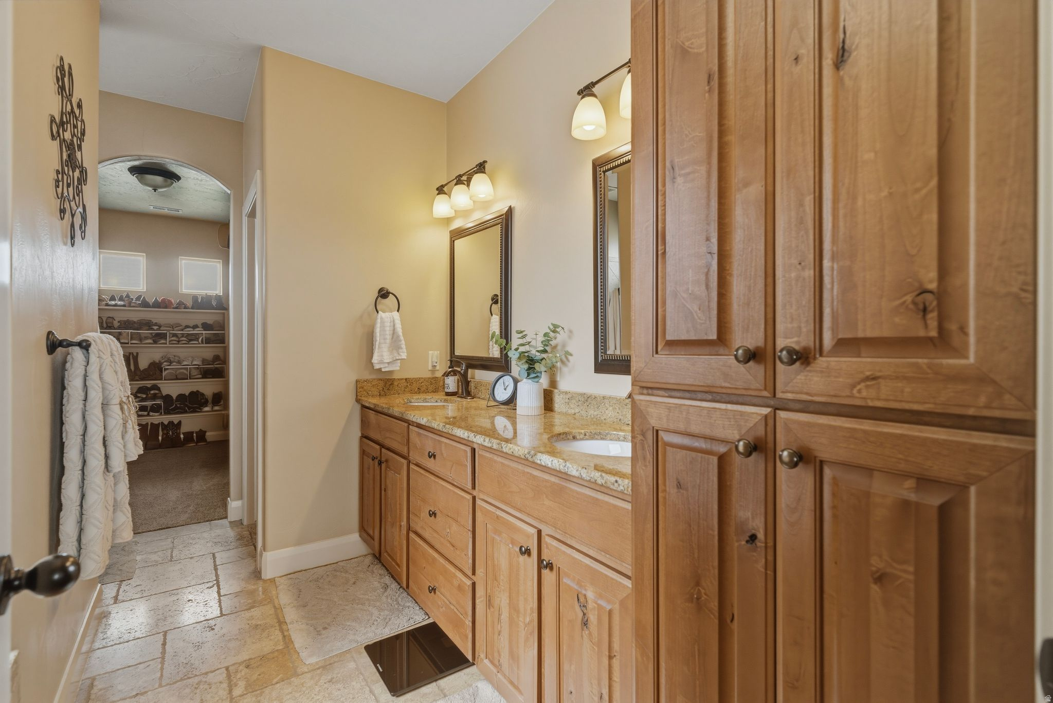 HIGH CHAPARRAL AT THE WASHINGTON BENCH - Residential