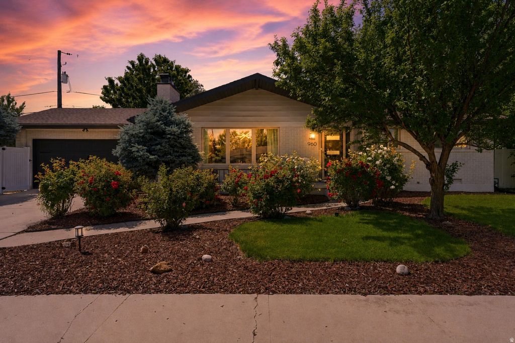 Photo of 960 E SAGEHILL DR, Millcreek, UT 84124 (MLS # 2170555)