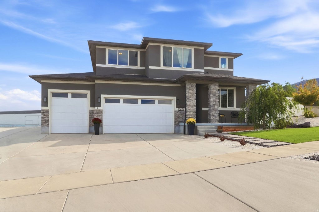 Photo of 21 E HERON HILLS AVE, Saratoga Springs, UT 84045 (MLS # 2186679)