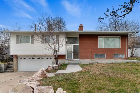 Photo of 537 E 300 N, Kaysville, UT 84037 (MLS # 2127696)