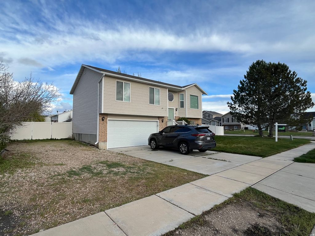 Photo of 4990 S 4075 W, Roy, UT 84067 (MLS # 2147958)