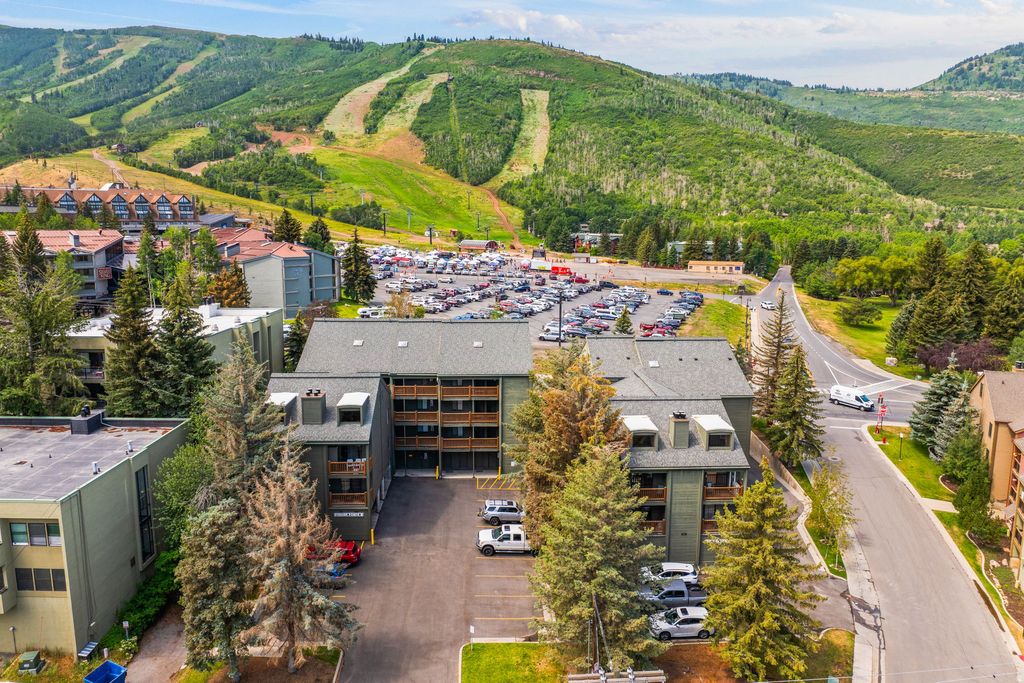 Photo of 1487 WOODSIDE AVE #B105, Park City, UT 84060 (MLS # 2155036)