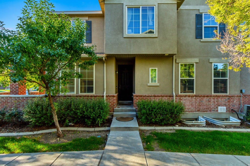 Photo of 3075 S CREWS CT, West Valley City, UT 84120 (MLS # 2186849)