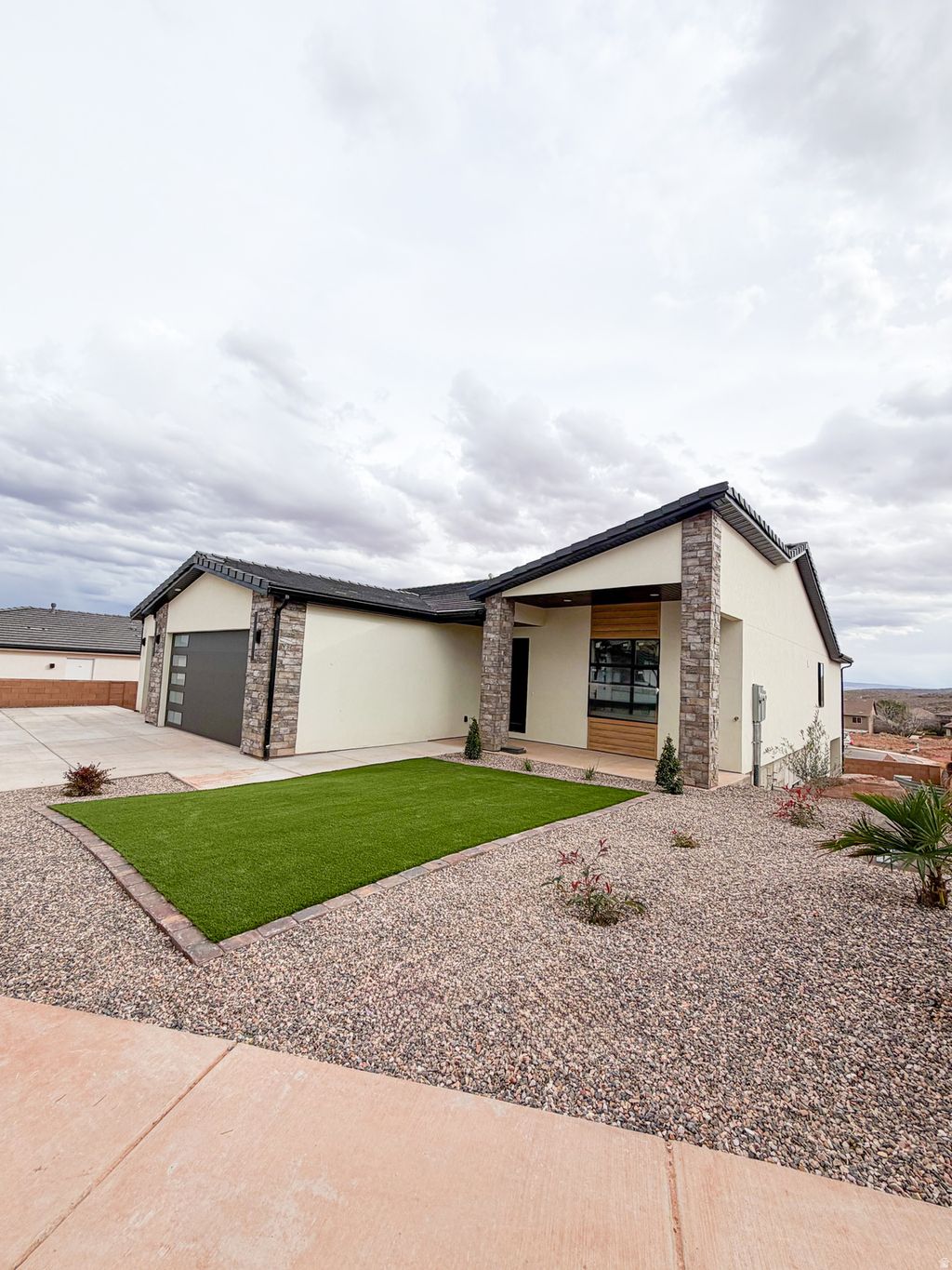 Photo of 2872 E VIEW POINTE DR #207, Washington, UT 84780 (MLS # 2137044)