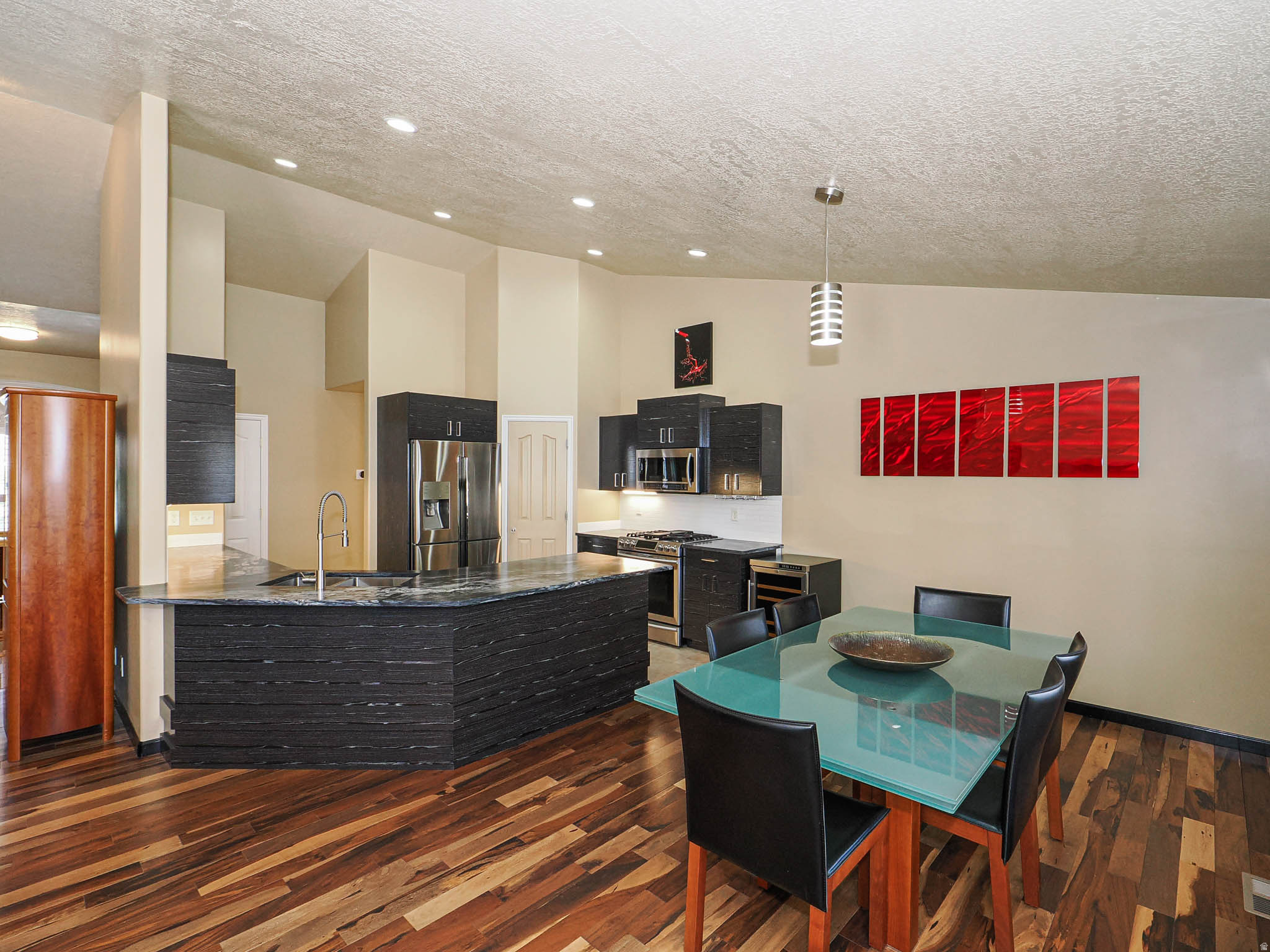 PARKWAY EST - Residential
