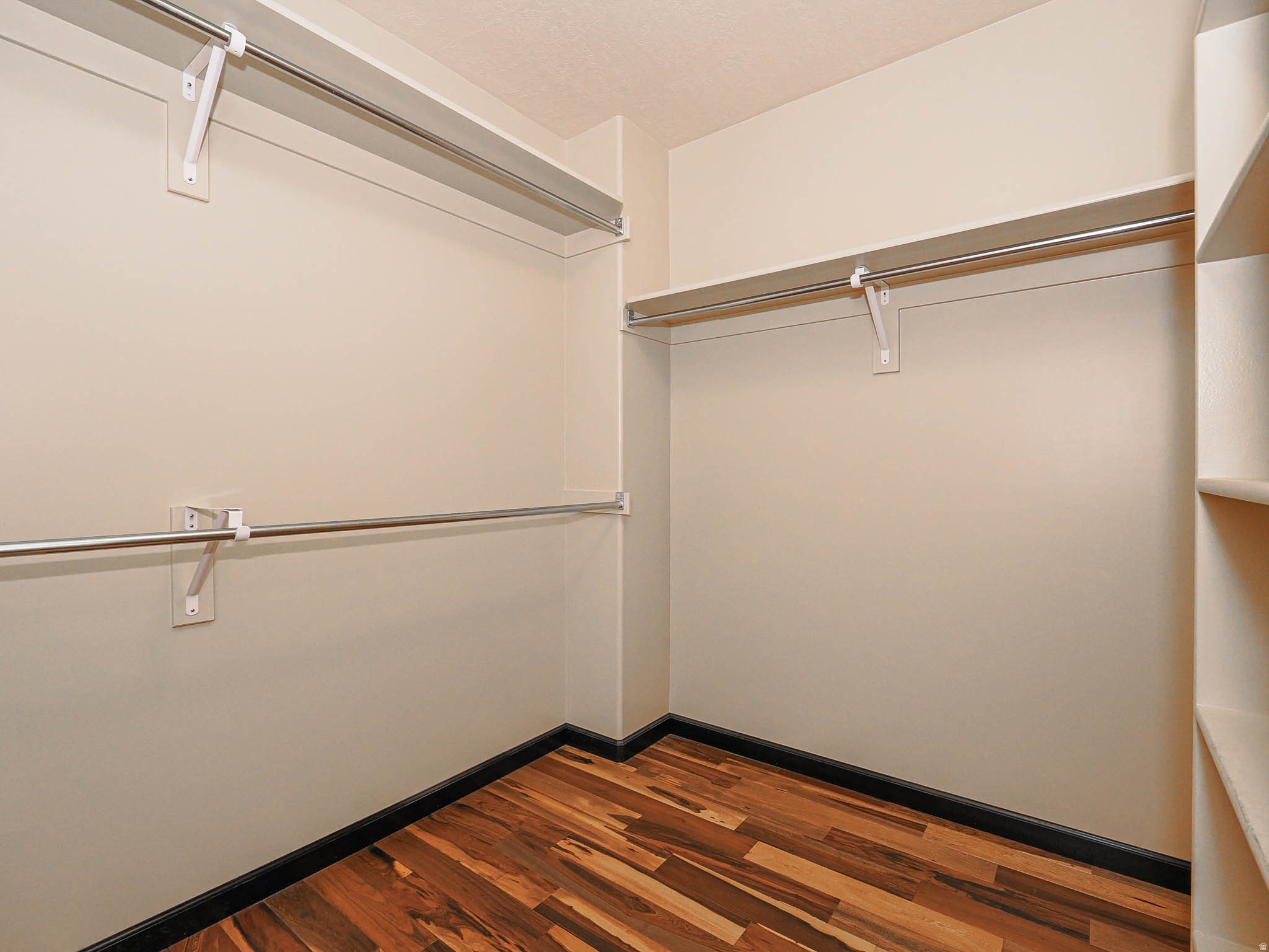 PARKWAY EST - Residential