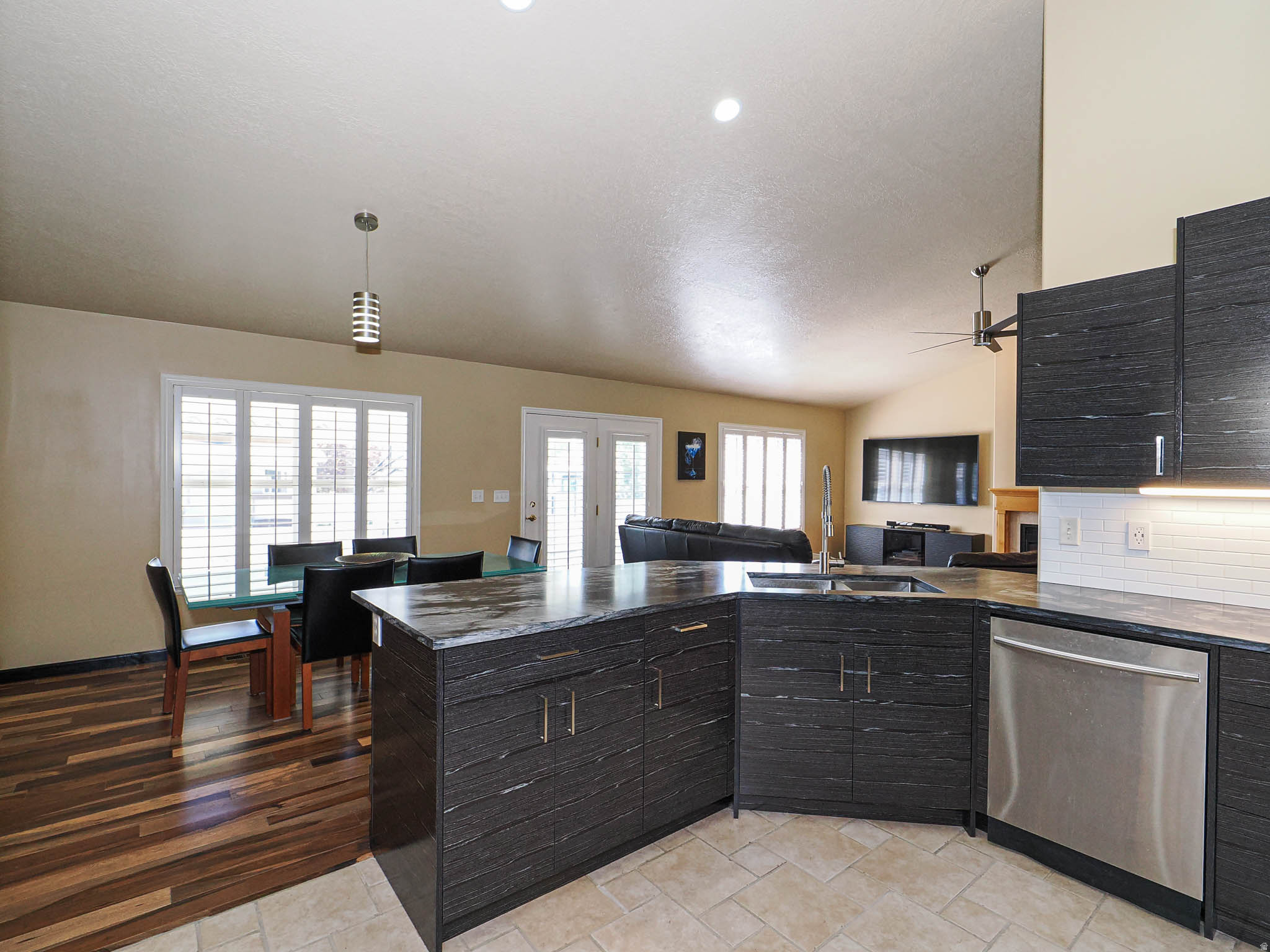 PARKWAY EST - Residential