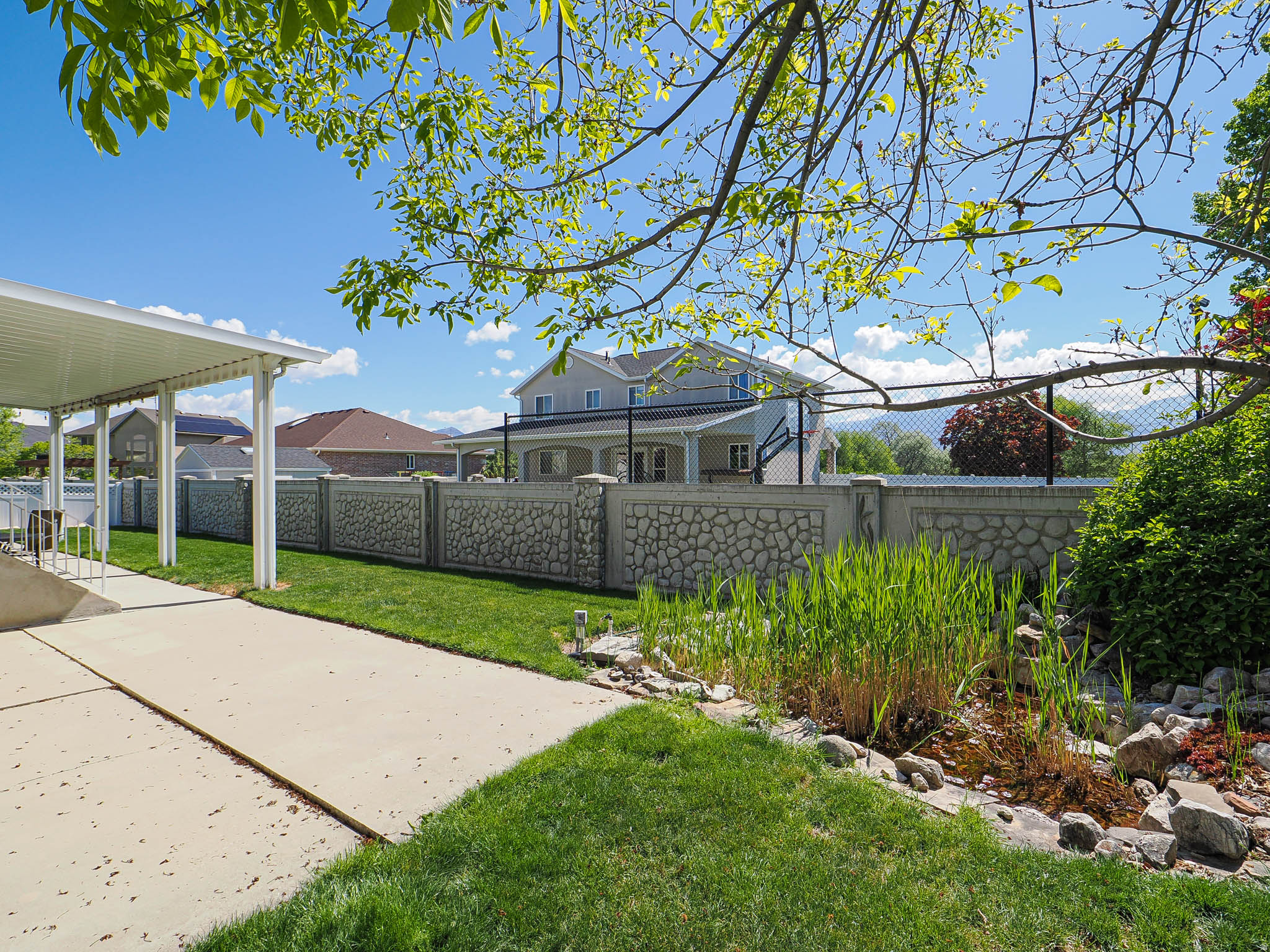 PARKWAY EST - Residential