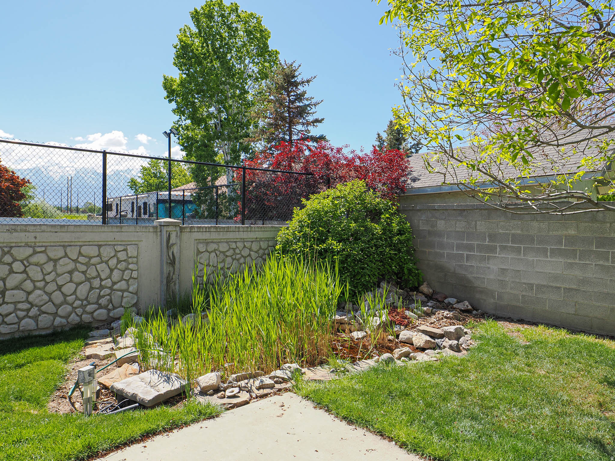 PARKWAY EST - Residential