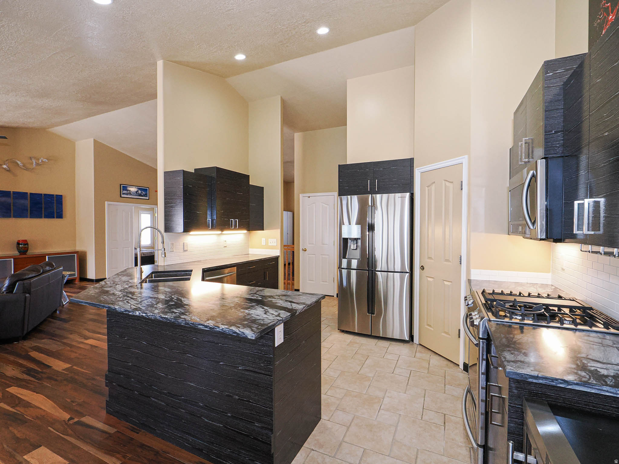 PARKWAY EST - Residential