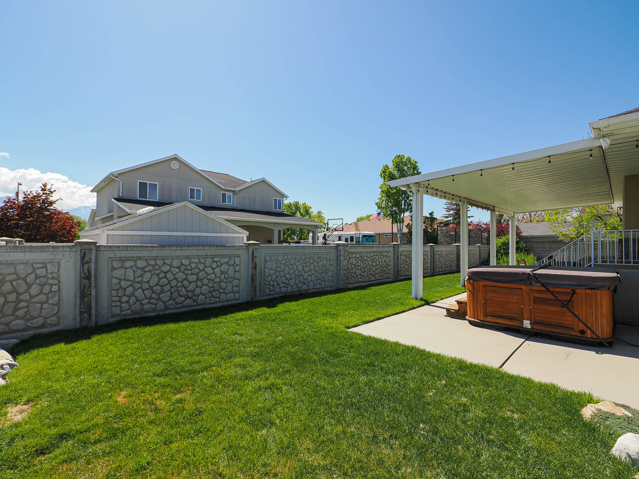 PARKWAY EST - Residential