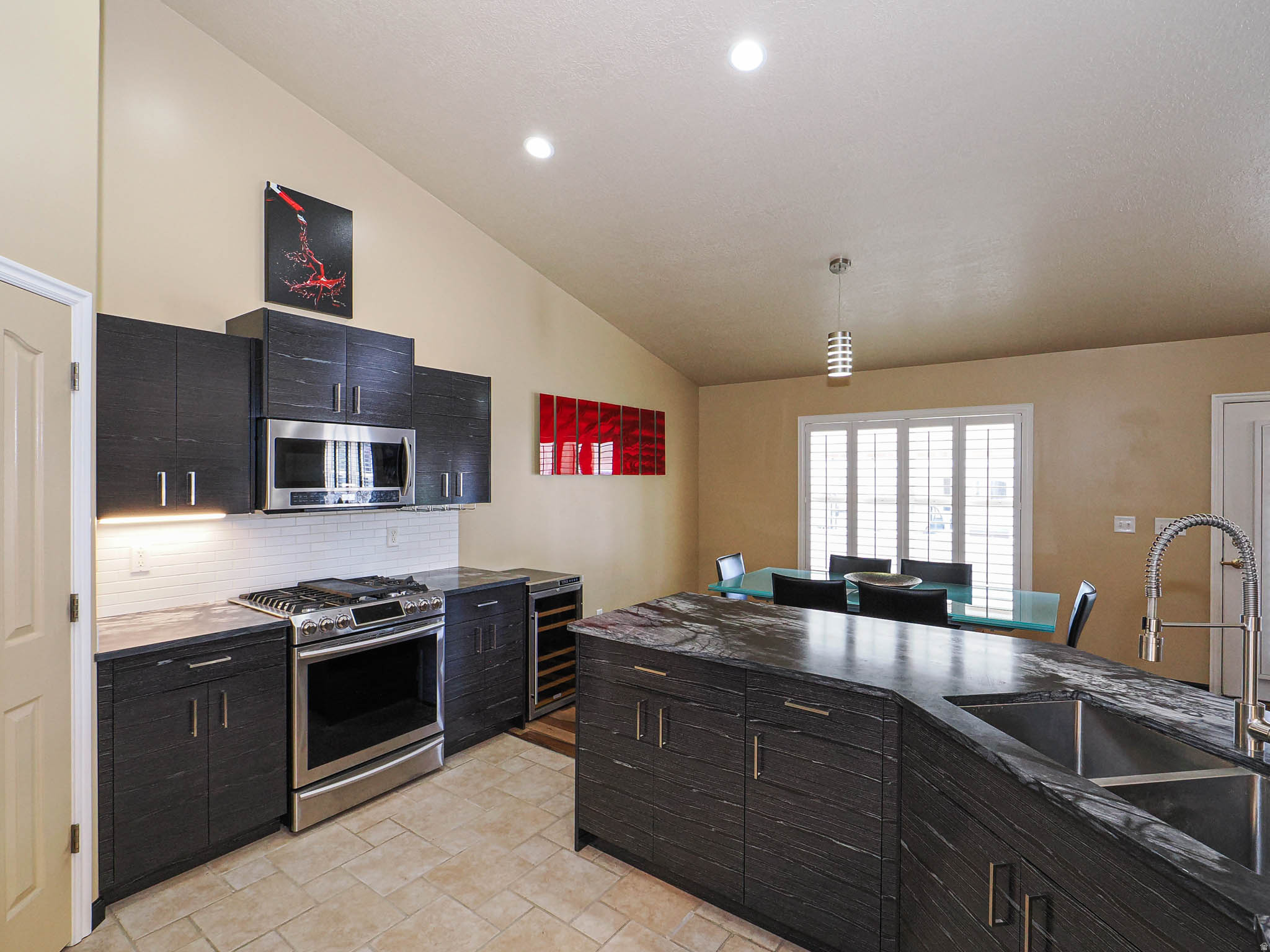 PARKWAY EST - Residential