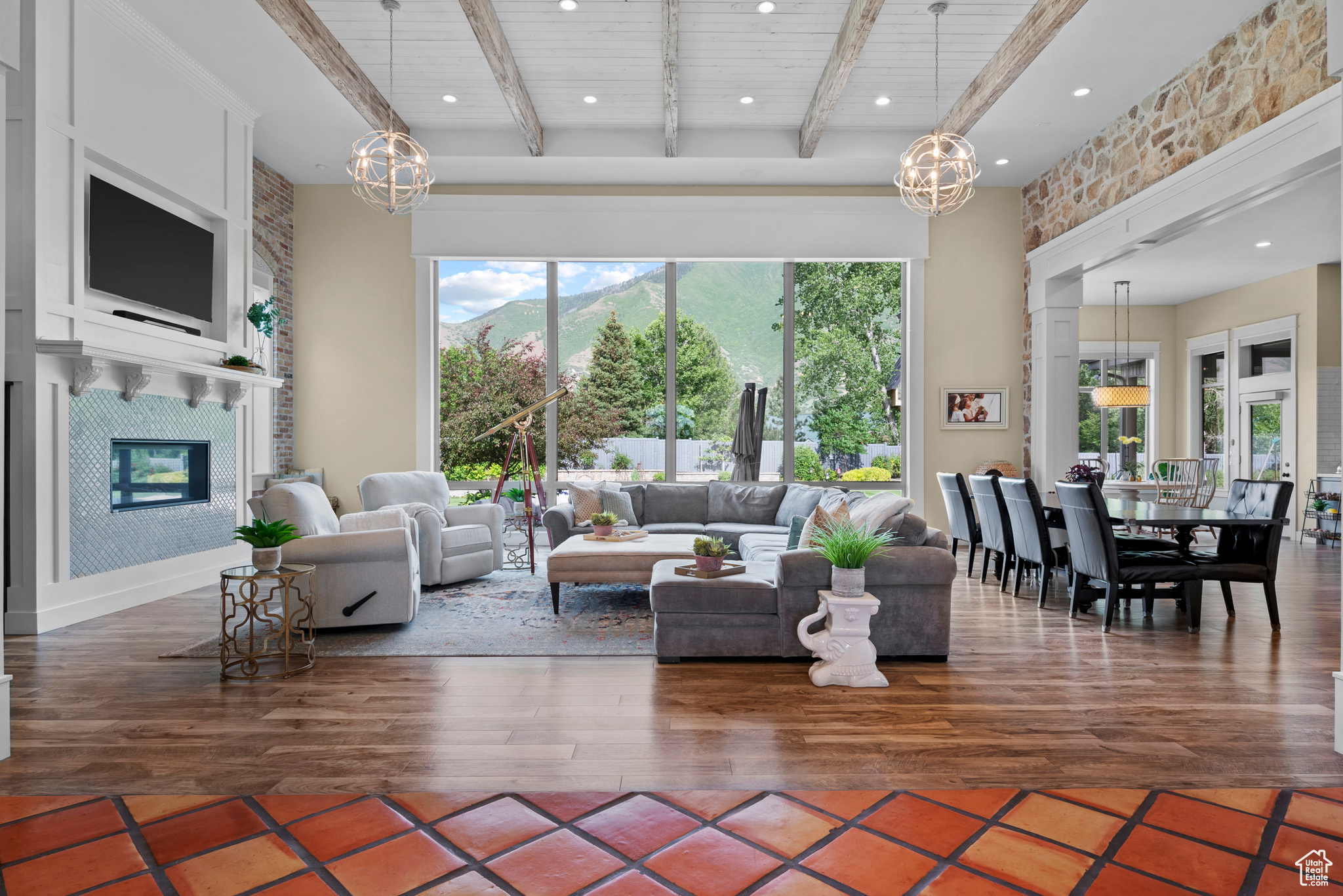 HILLCREST - Residential