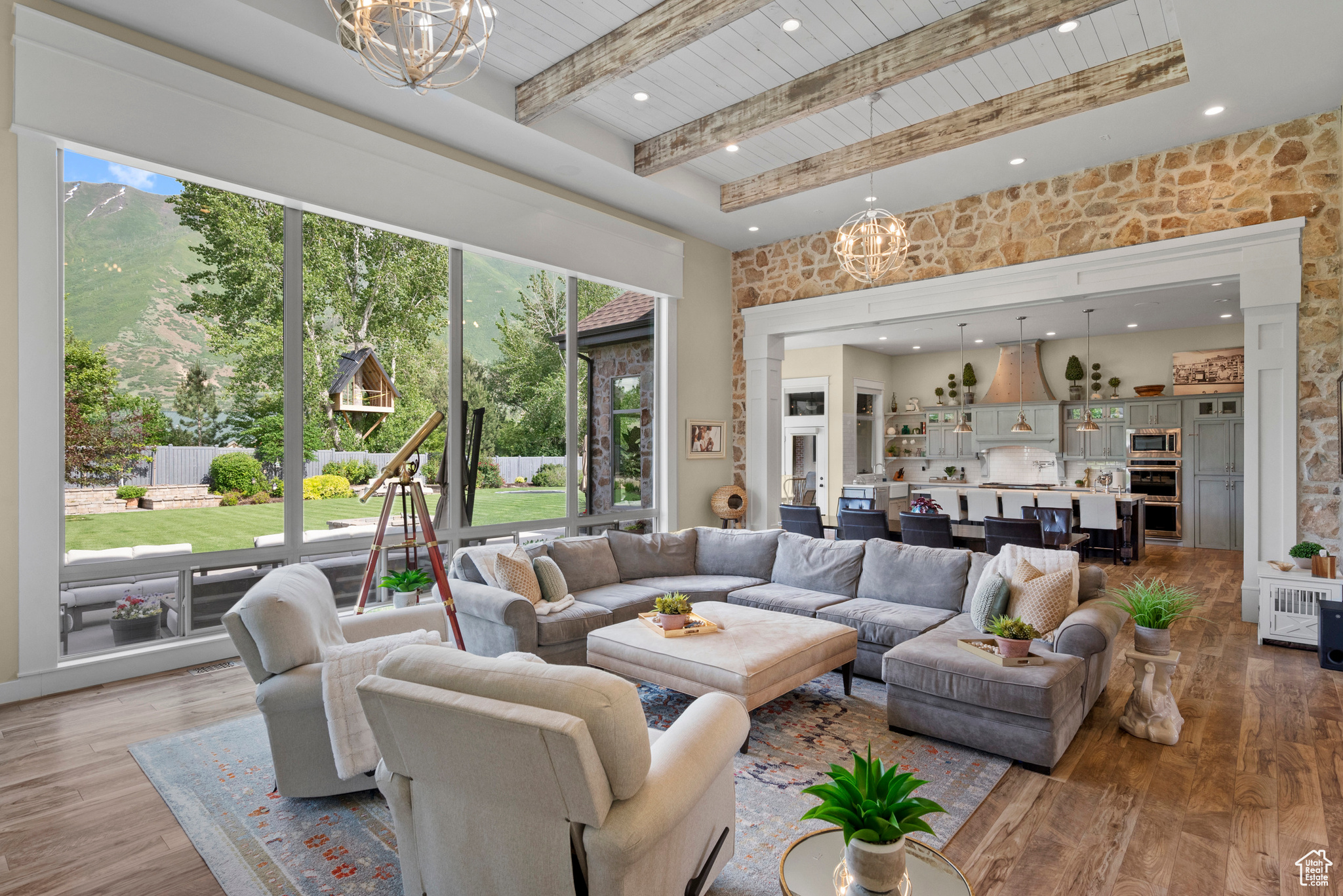 HILLCREST - Residential