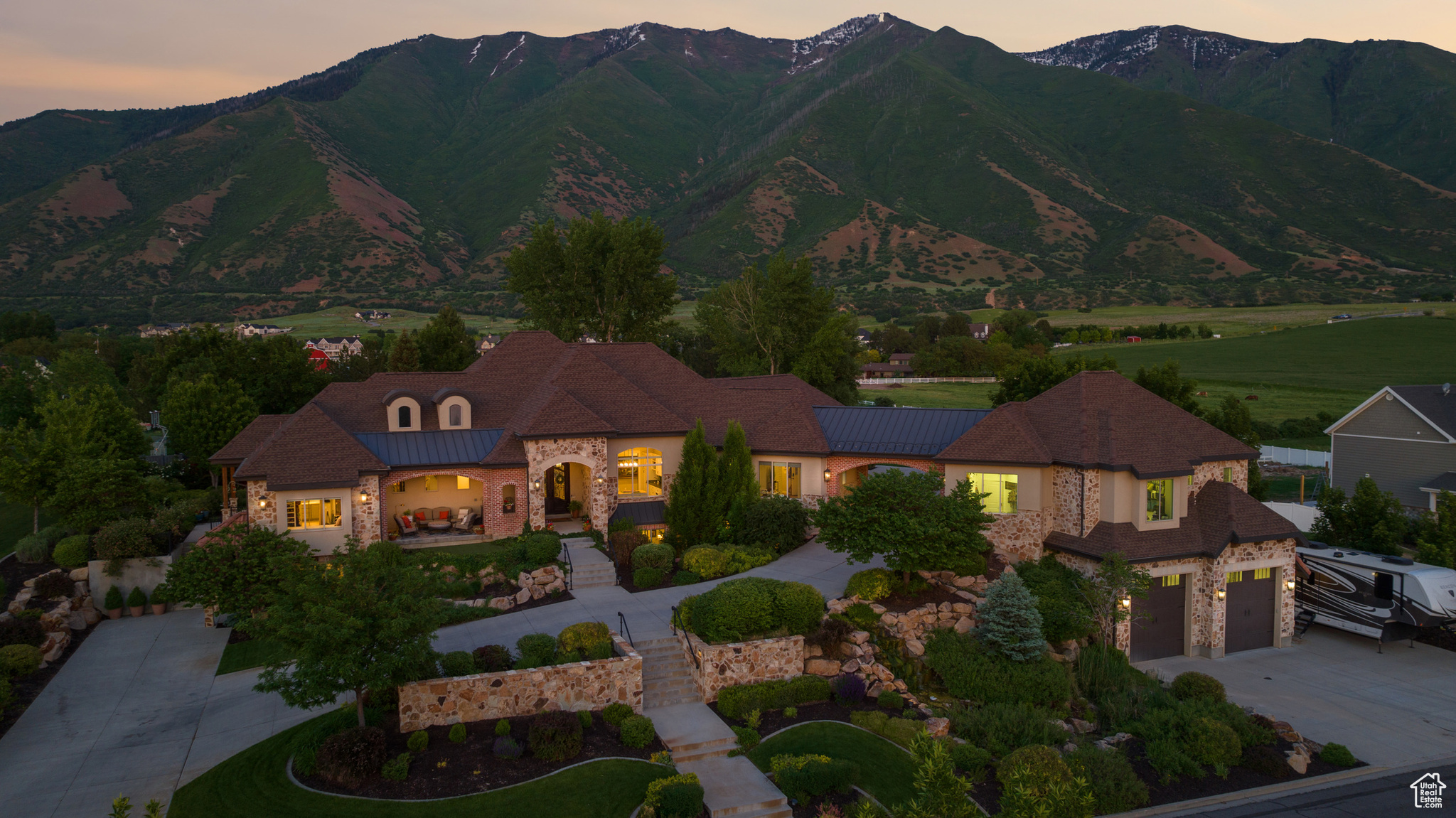 HILLCREST - Residential