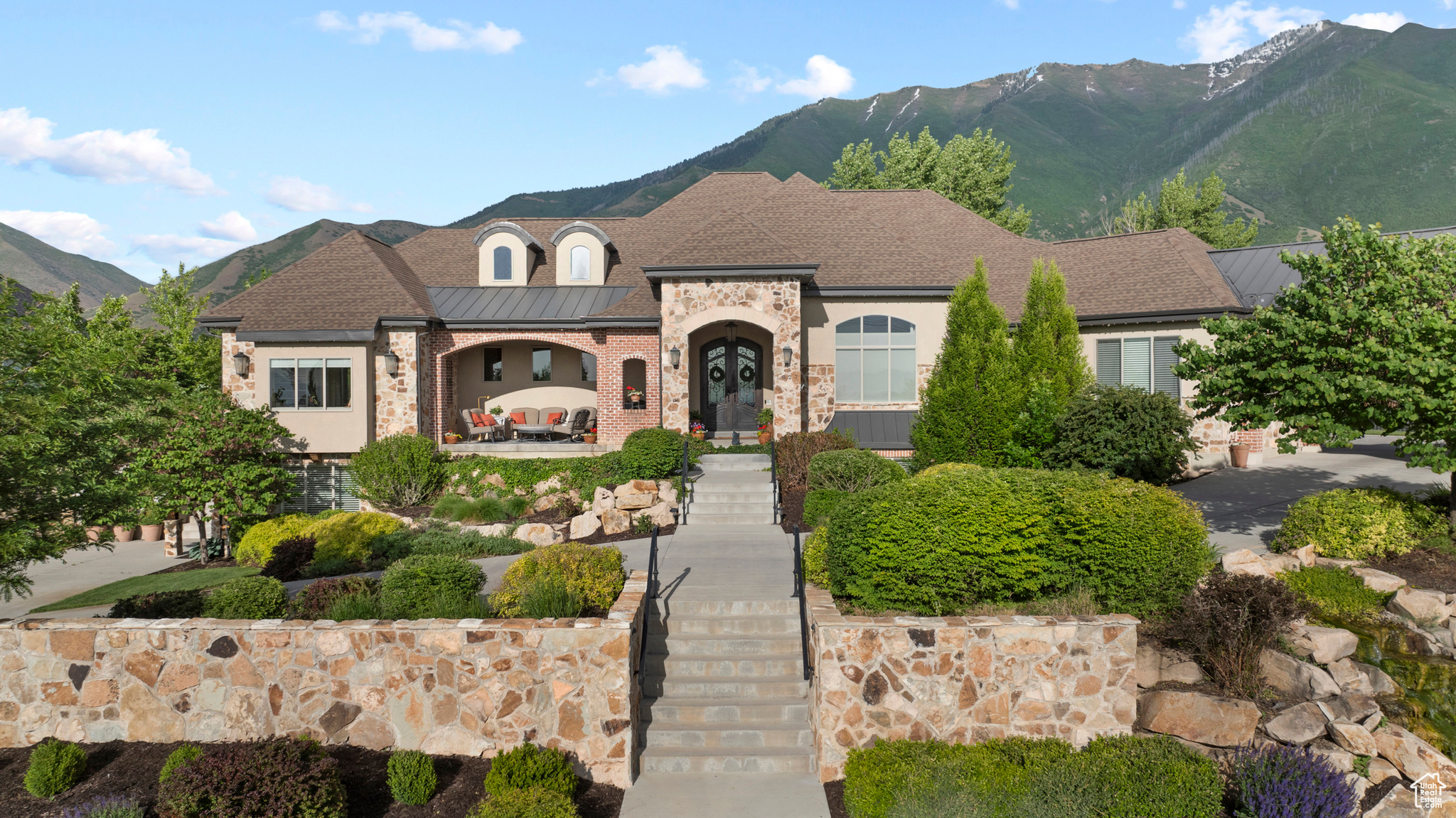 HILLCREST - Residential