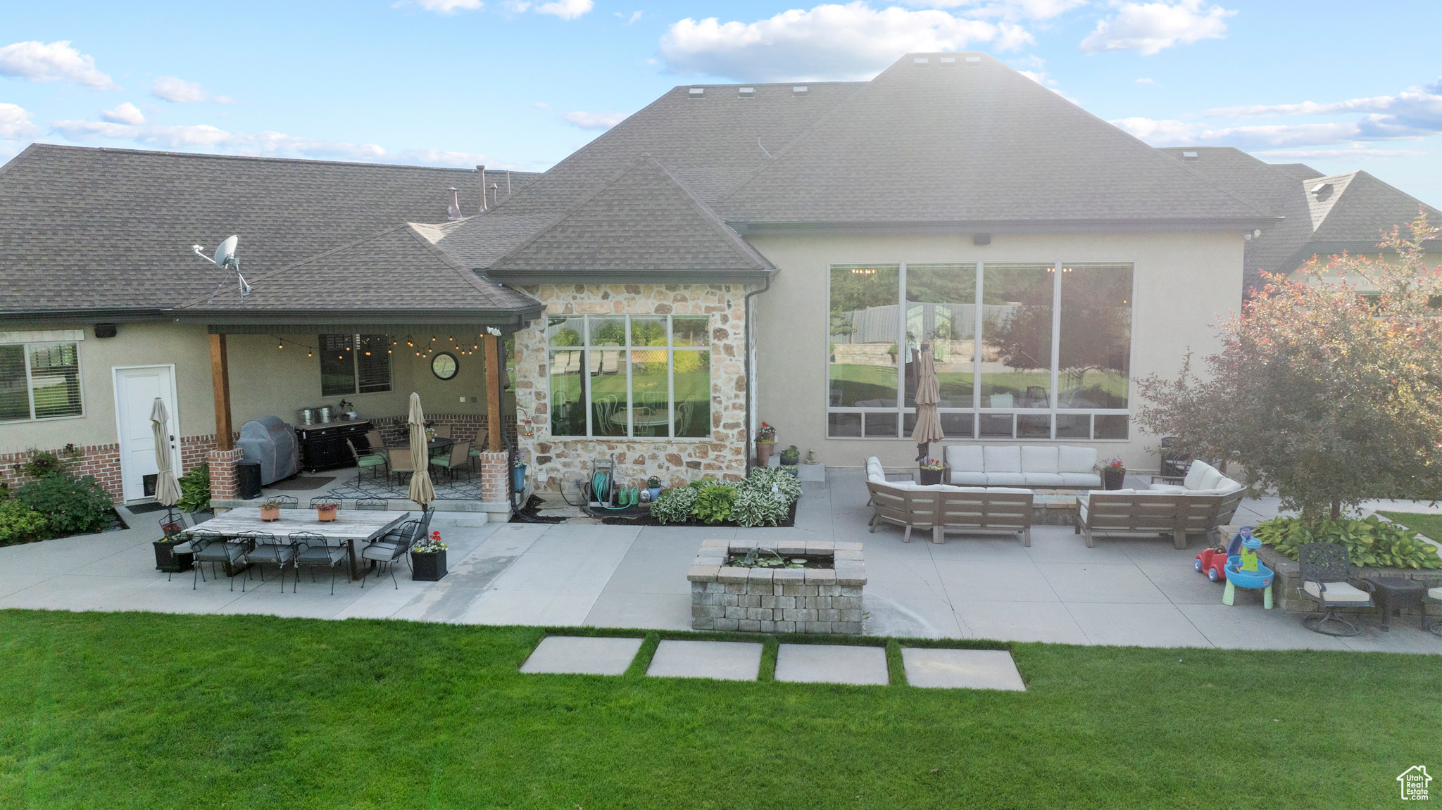 HILLCREST - Residential
