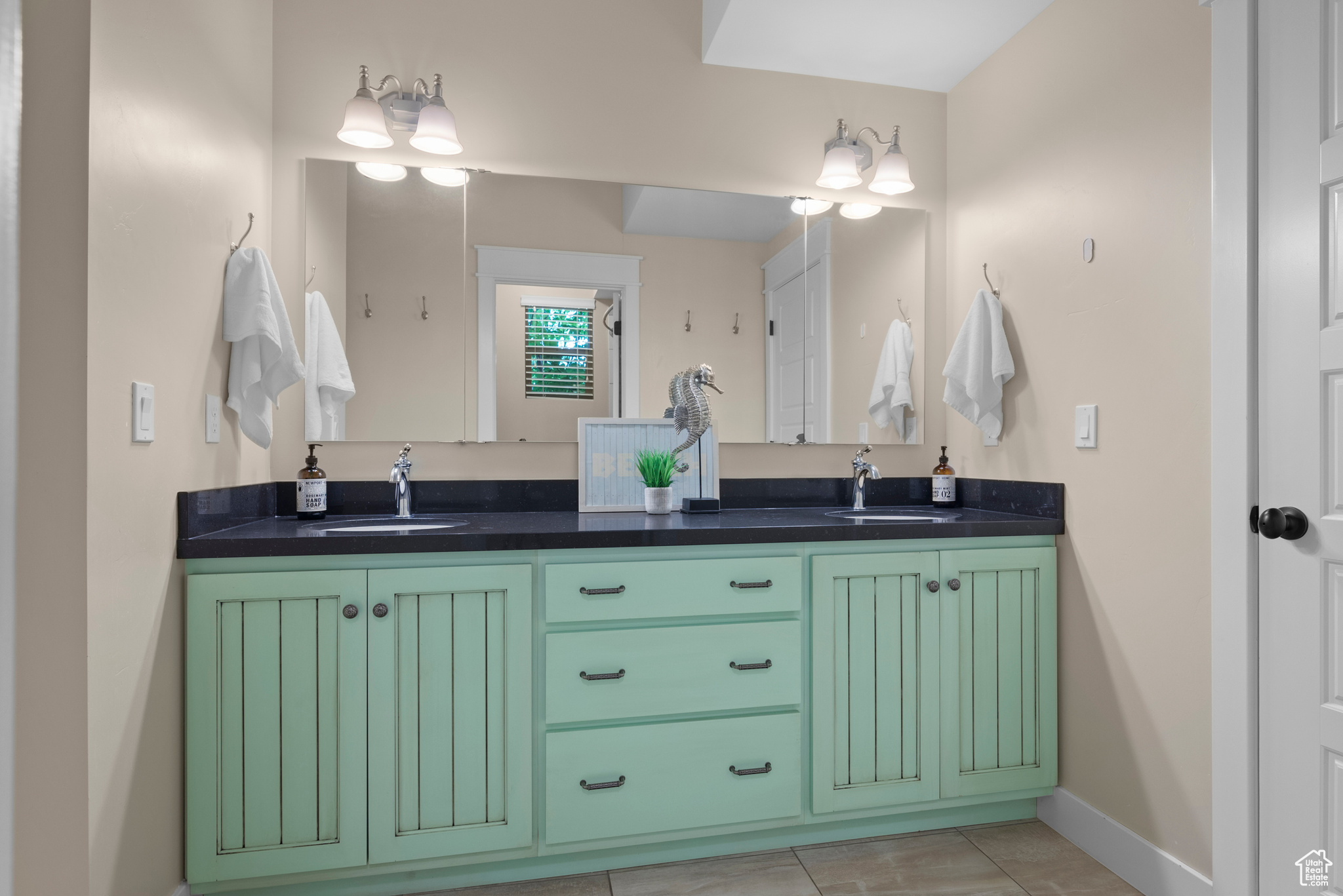 HILLCREST - Residential