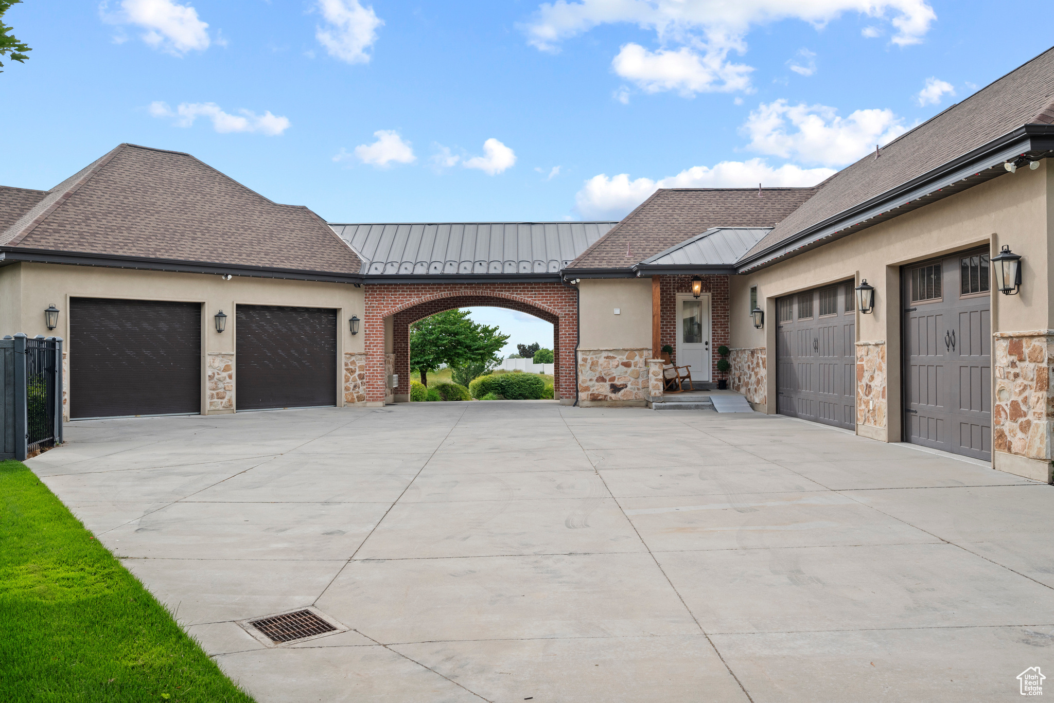 HILLCREST - Residential