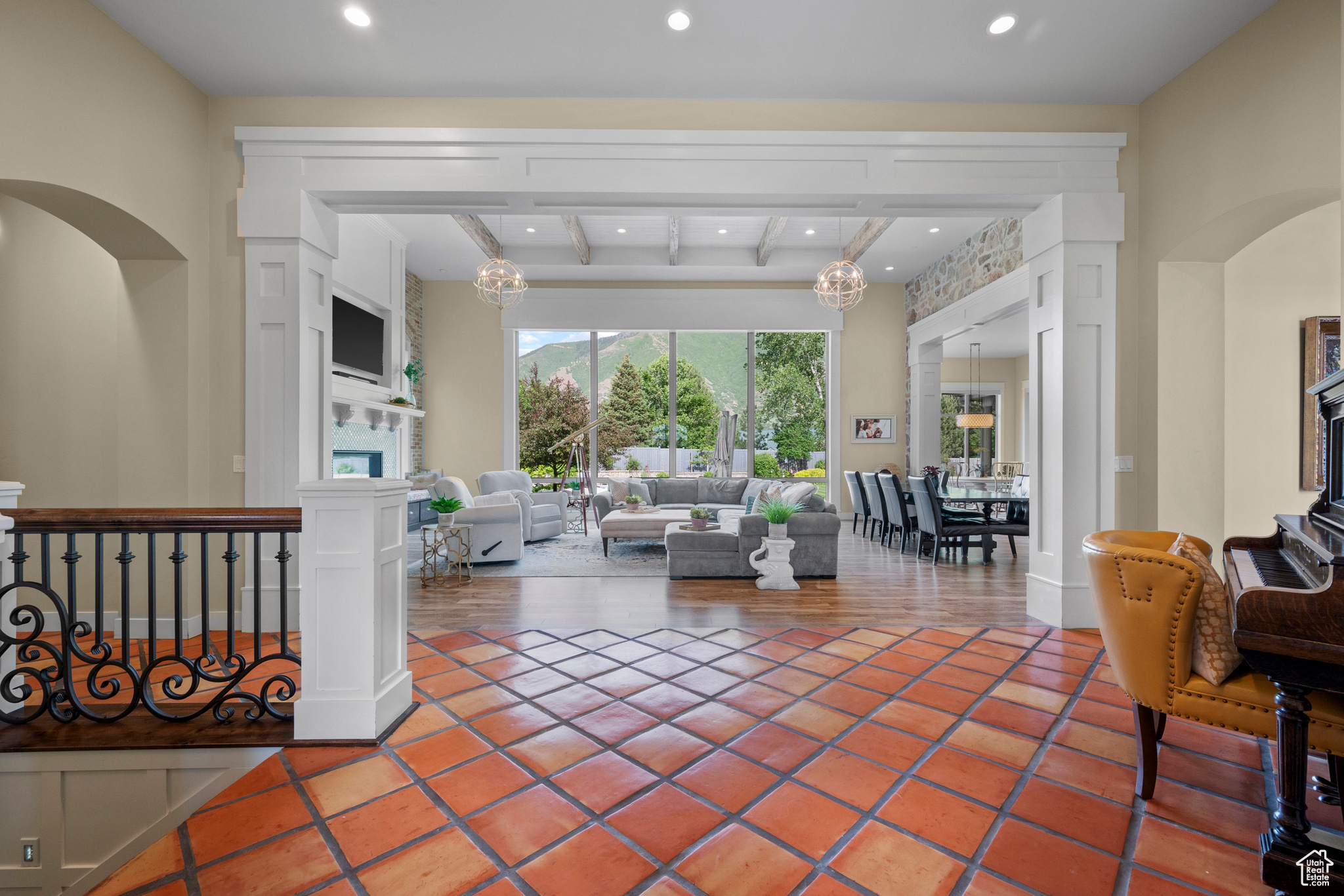 HILLCREST - Residential