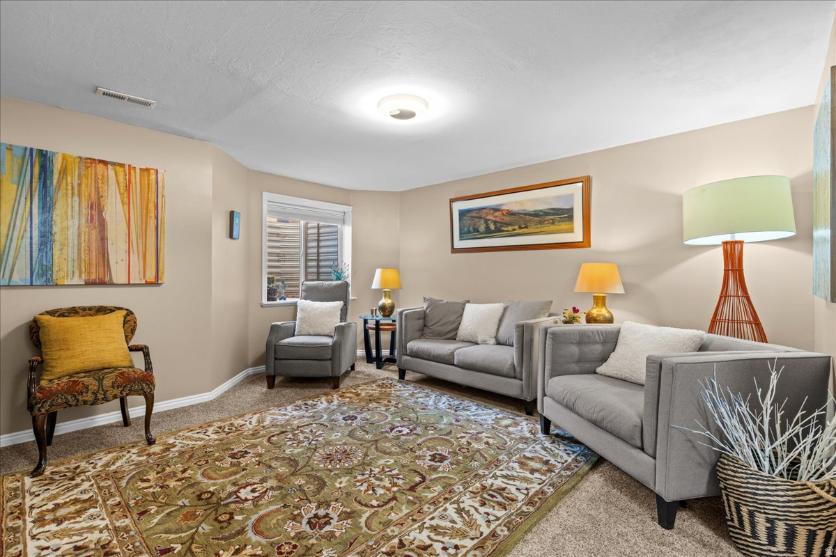 WHITE PINES - Residential