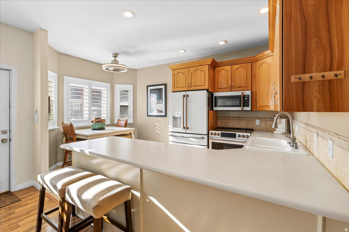 WHITE PINES - Residential