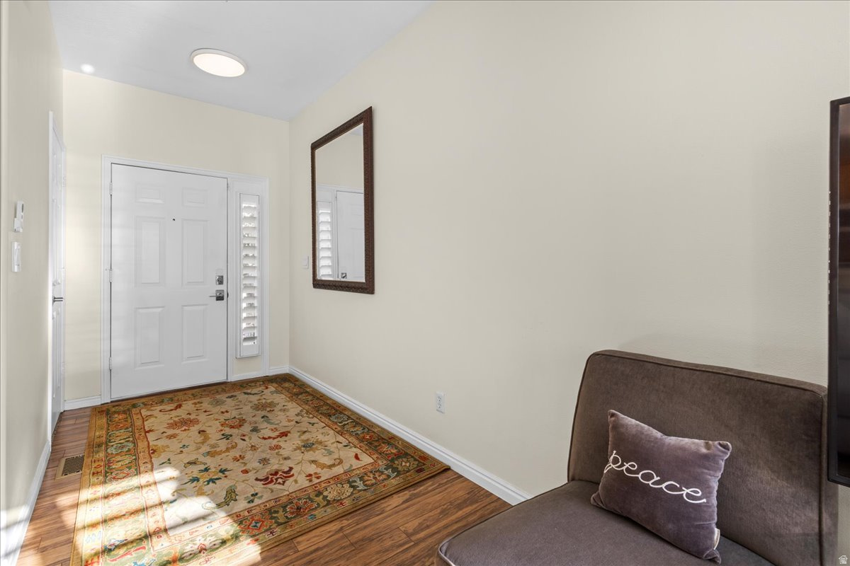 WHITE PINES - Residential