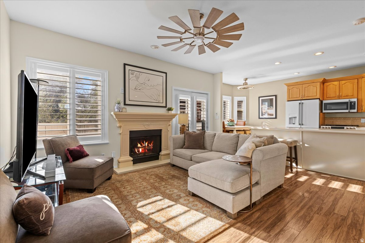 WHITE PINES - Residential