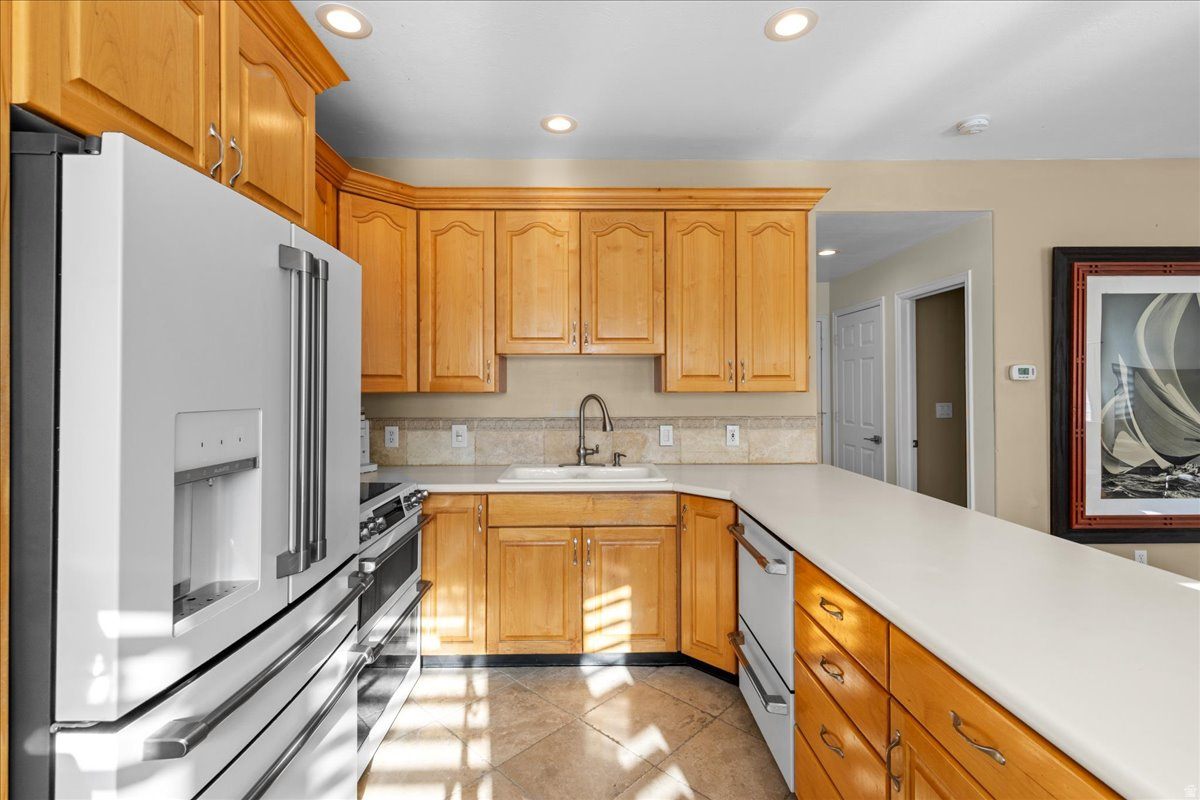 WHITE PINES - Residential