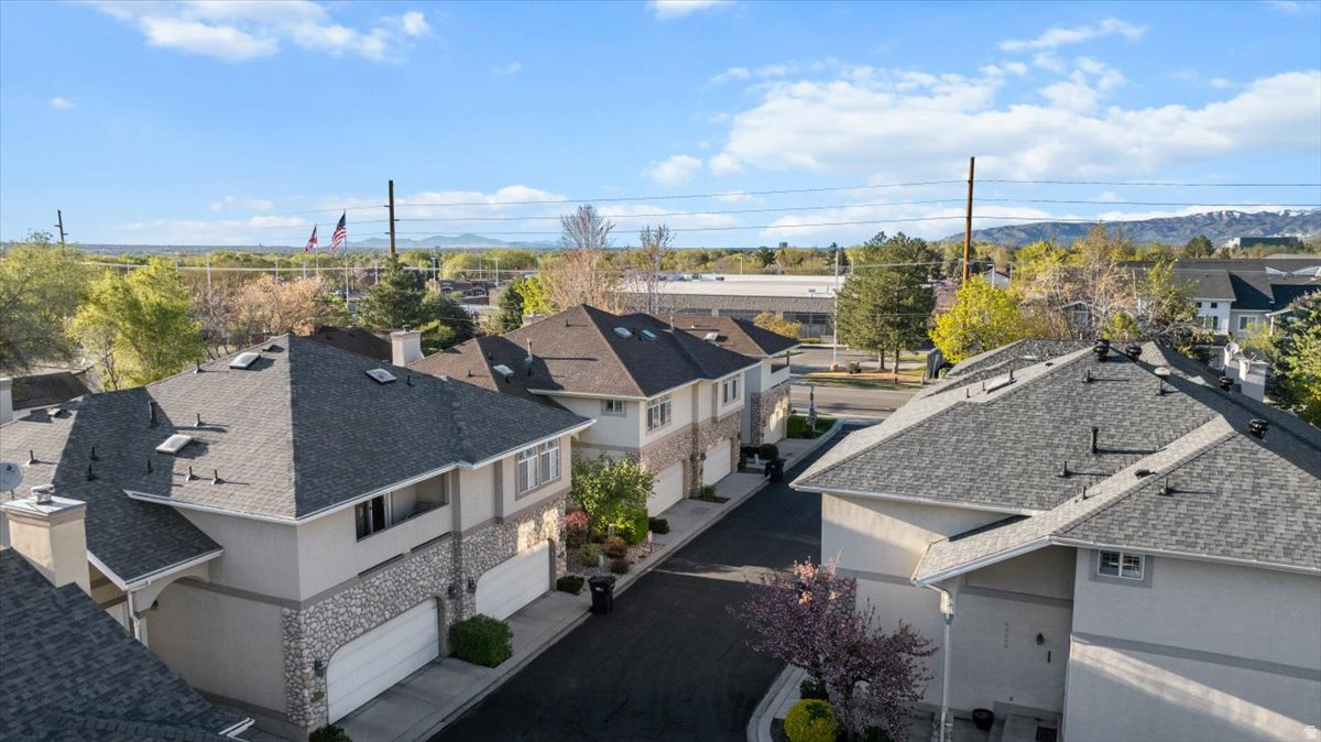 WHITE PINES - Residential