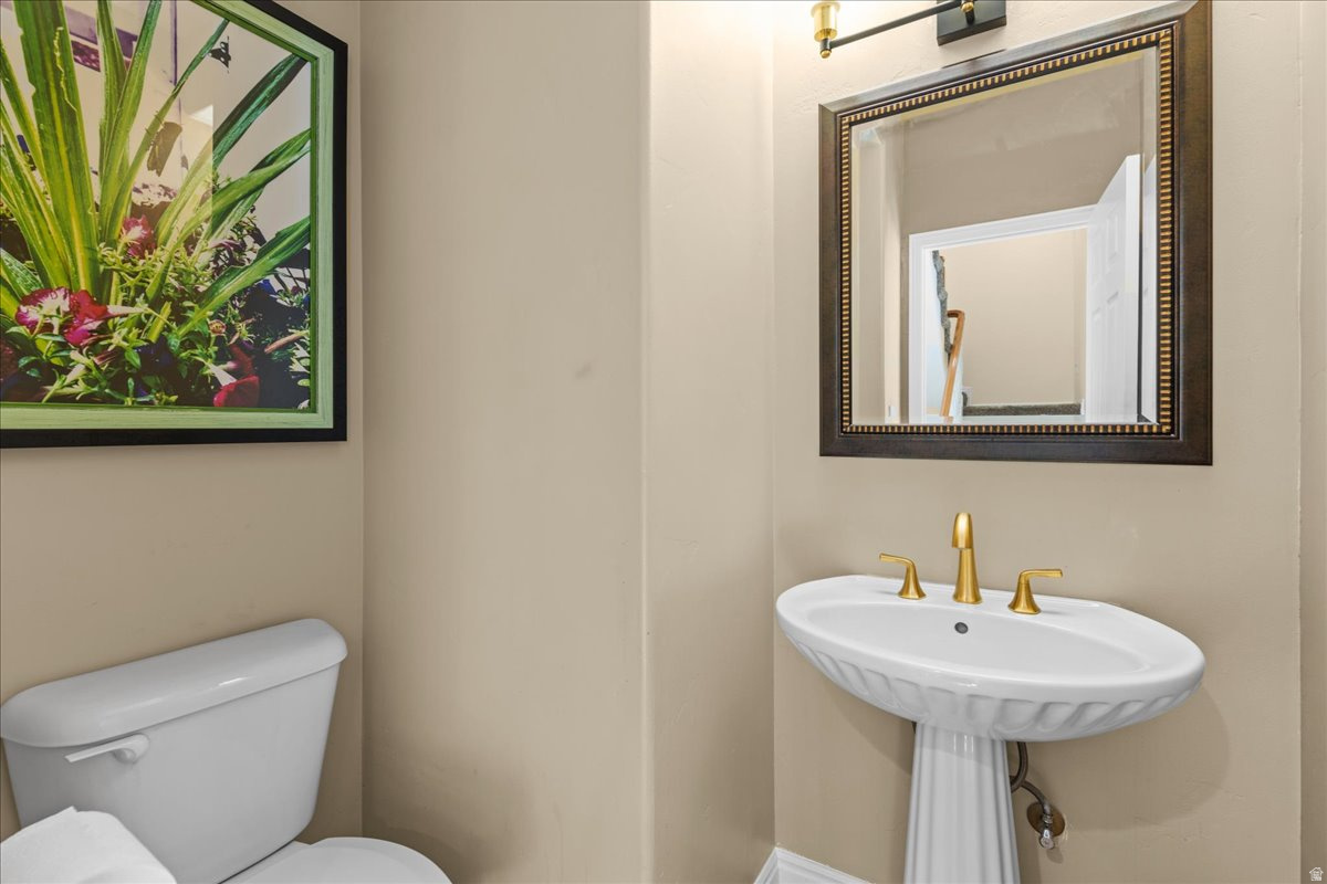 WHITE PINES - Residential