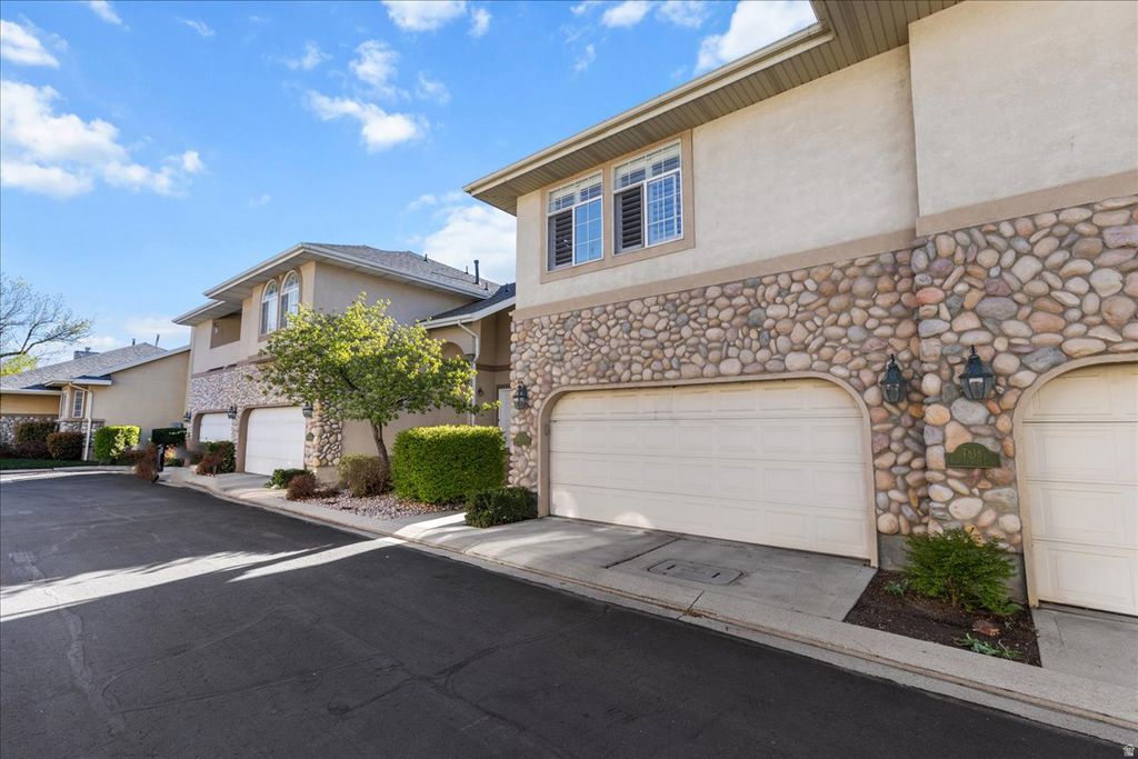 Photo of 7824 S SEQUOIA TREE LN, Sandy, UT 84094 (MLS # 2148358)