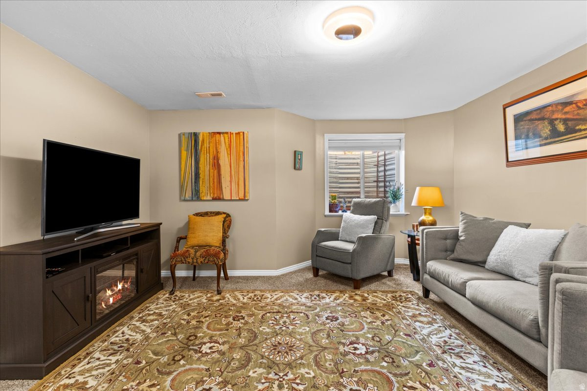 WHITE PINES - Residential