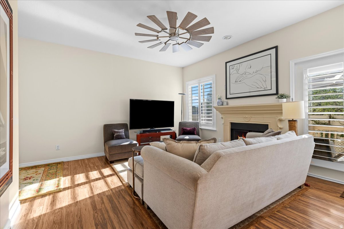 WHITE PINES - Residential