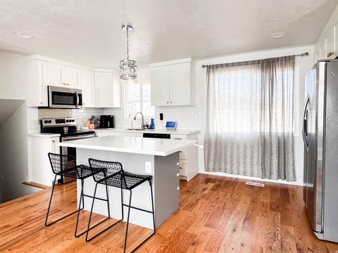 Tiny photo for 375 E 10560 S, Sandy, UT 84070 (MLS # 2138756)