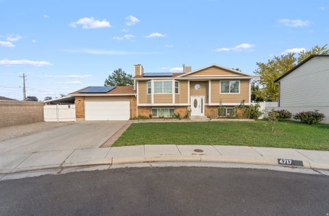 Photo of 4717 S SPICEWOOD CIR W, Taylorsville, UT 84129 (MLS # 2179903)