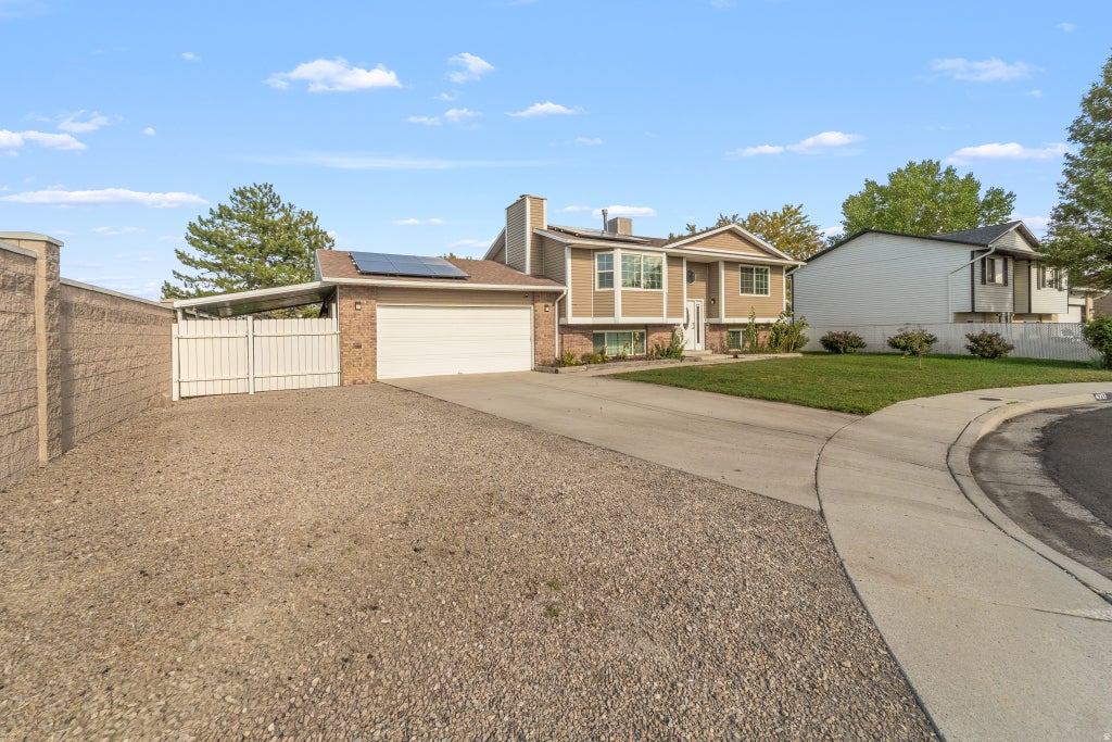 Photo of 4717 S SPICEWOOD CIR W, Taylorsville, UT 84129 (MLS # 2179903)