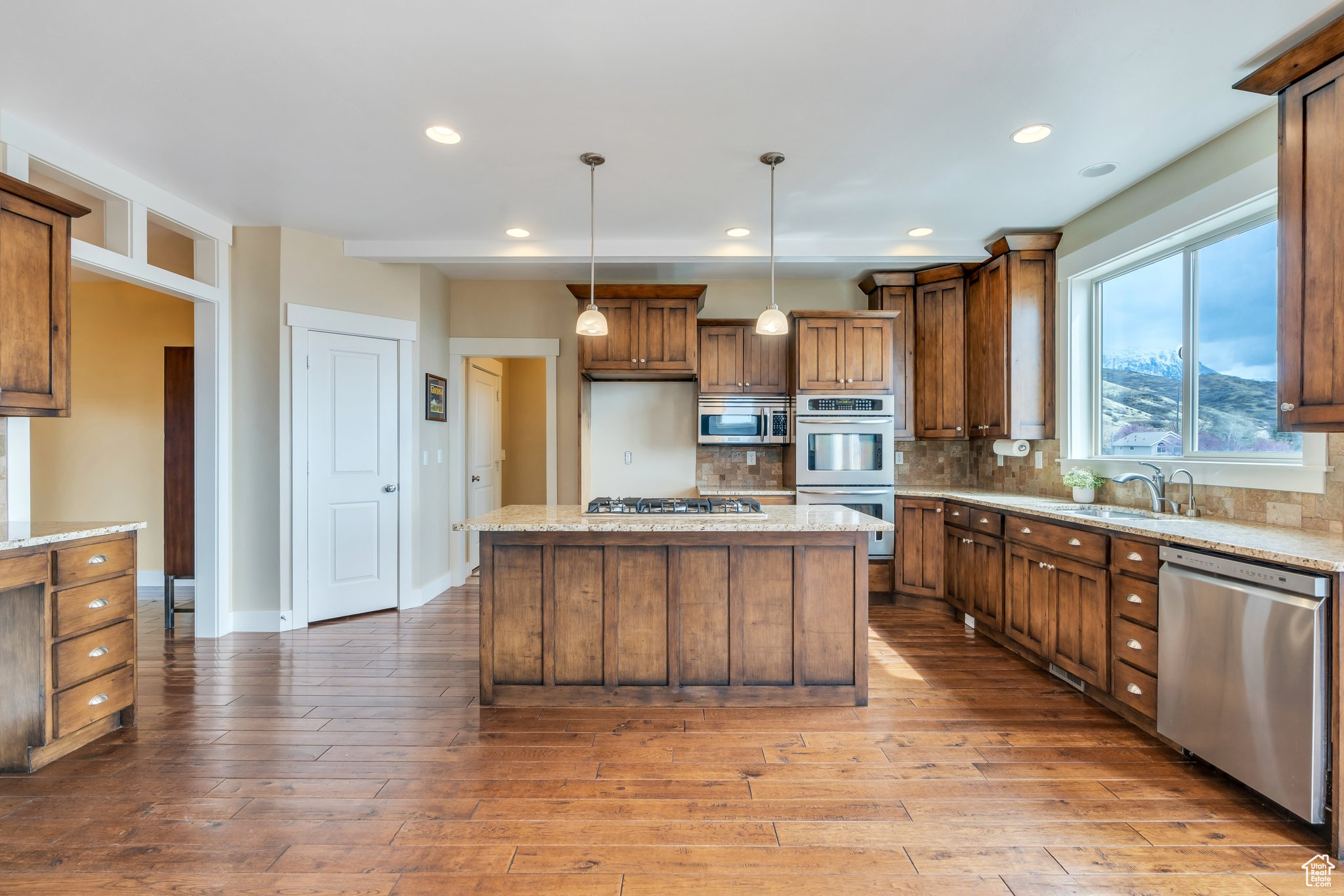 Pleasant Grove, Utah 84062, United States, 4 Bedrooms Bedrooms, ,4 BathroomsBathrooms,Residential,Pending,101232