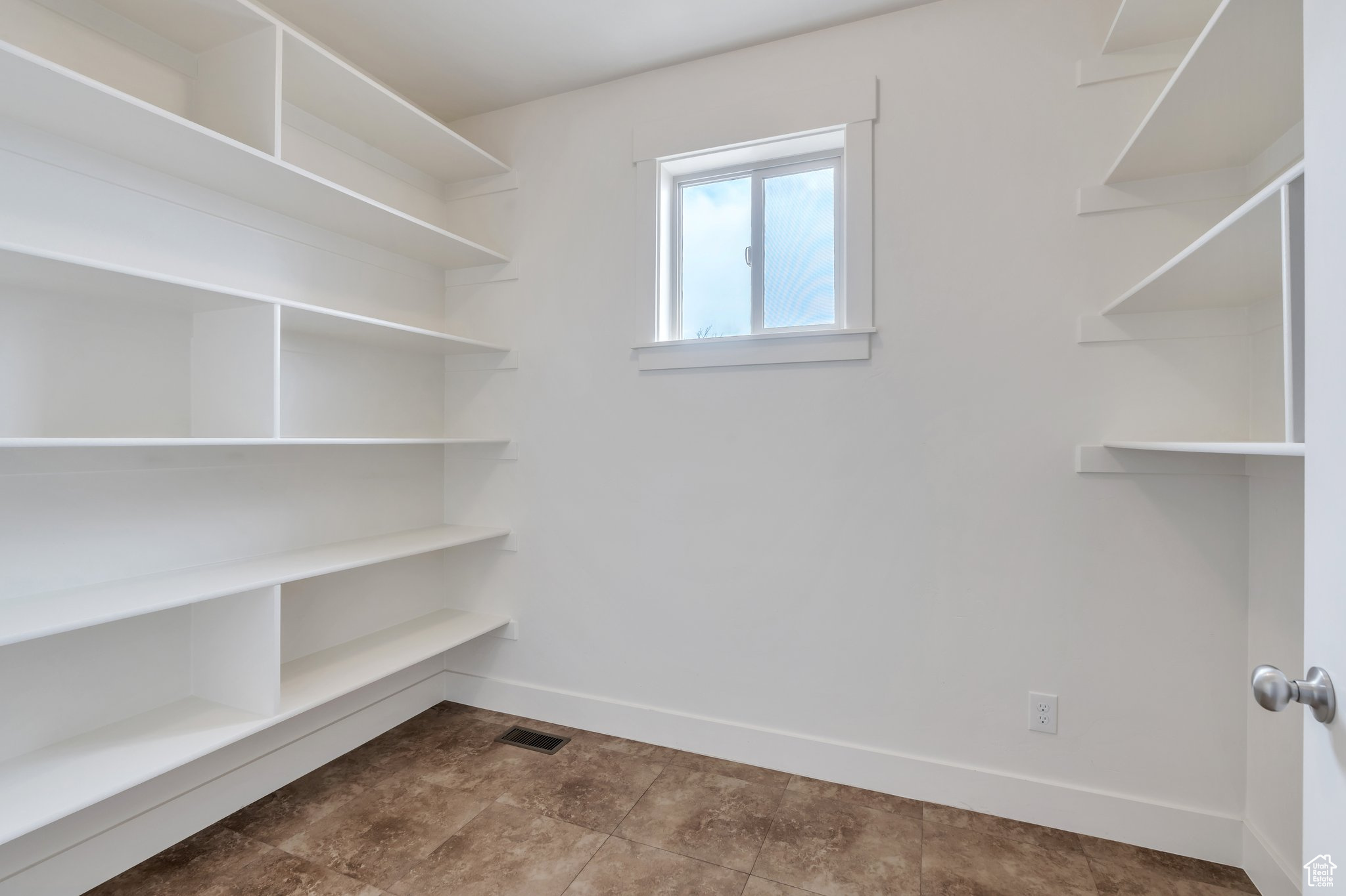 Pleasant Grove, Utah 84062, United States, 4 Bedrooms Bedrooms, ,4 BathroomsBathrooms,Residential,Pending,101232