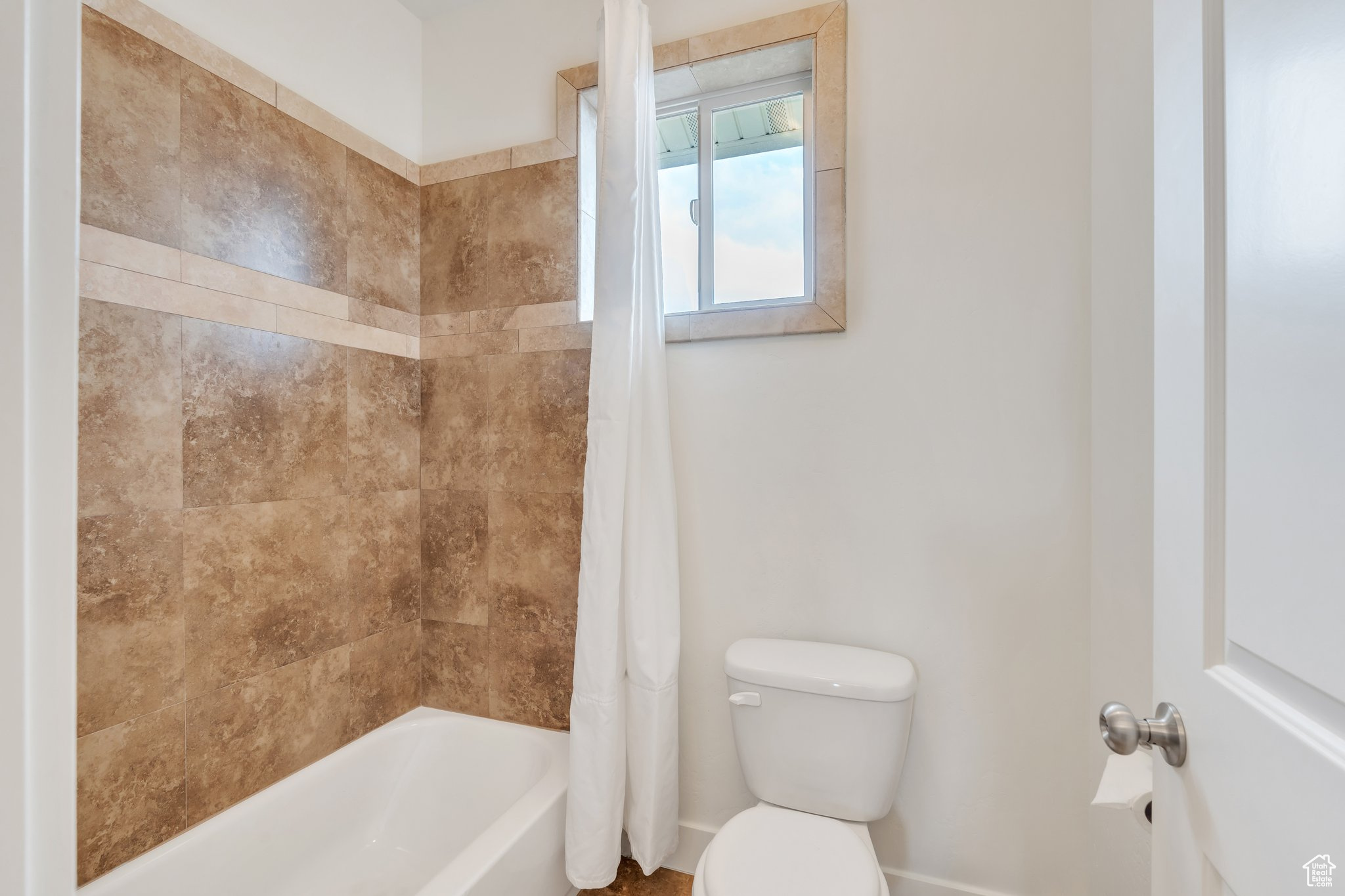 Pleasant Grove, Utah 84062, United States, 4 Bedrooms Bedrooms, ,4 BathroomsBathrooms,Residential,Pending,101232