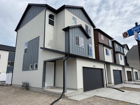 Townhouse For Sale - 5282 N Greenfield Way #326<br/> Eagle Mountain, UT 84005