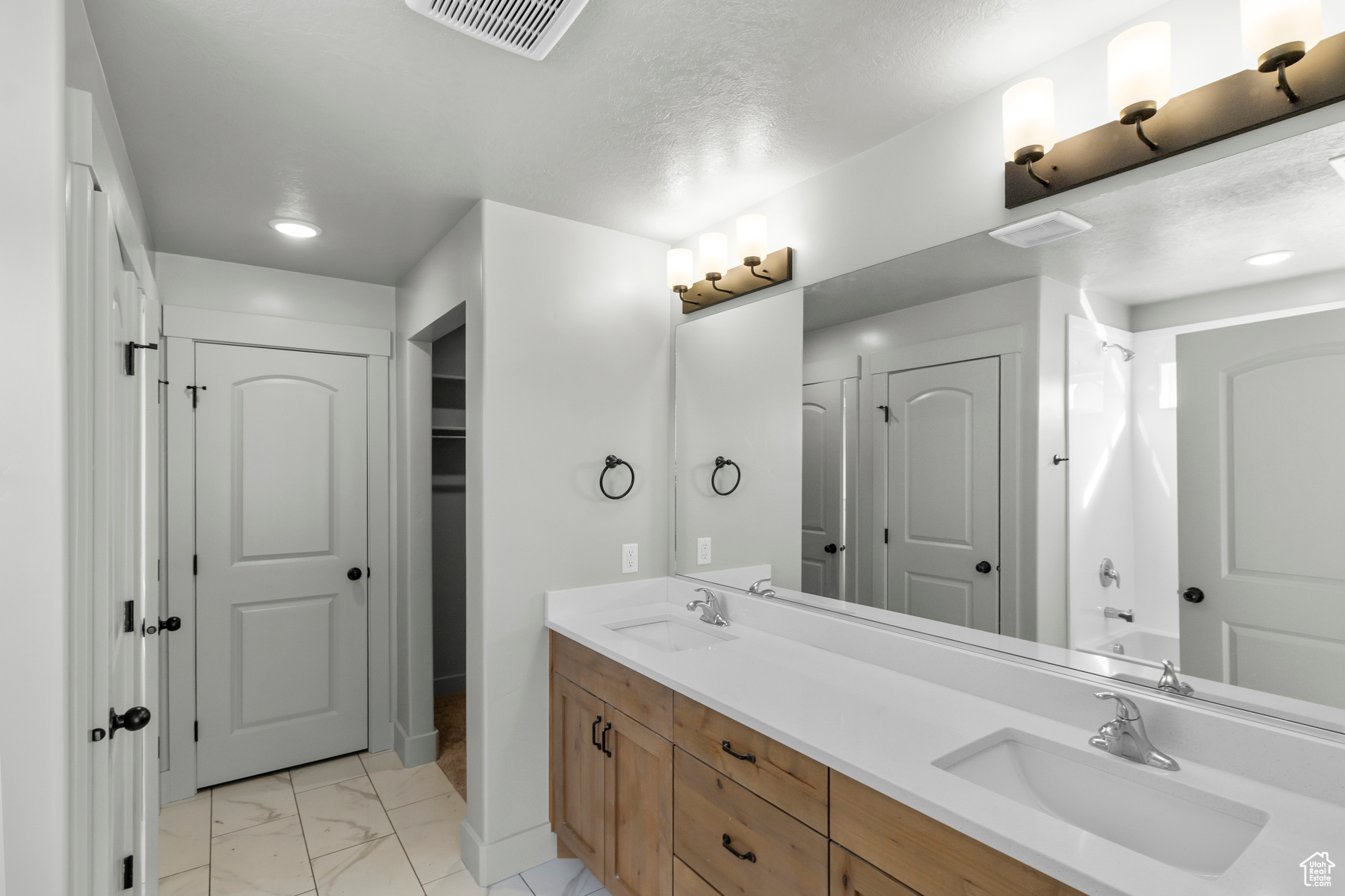 RIVER'S EDGE - Residential